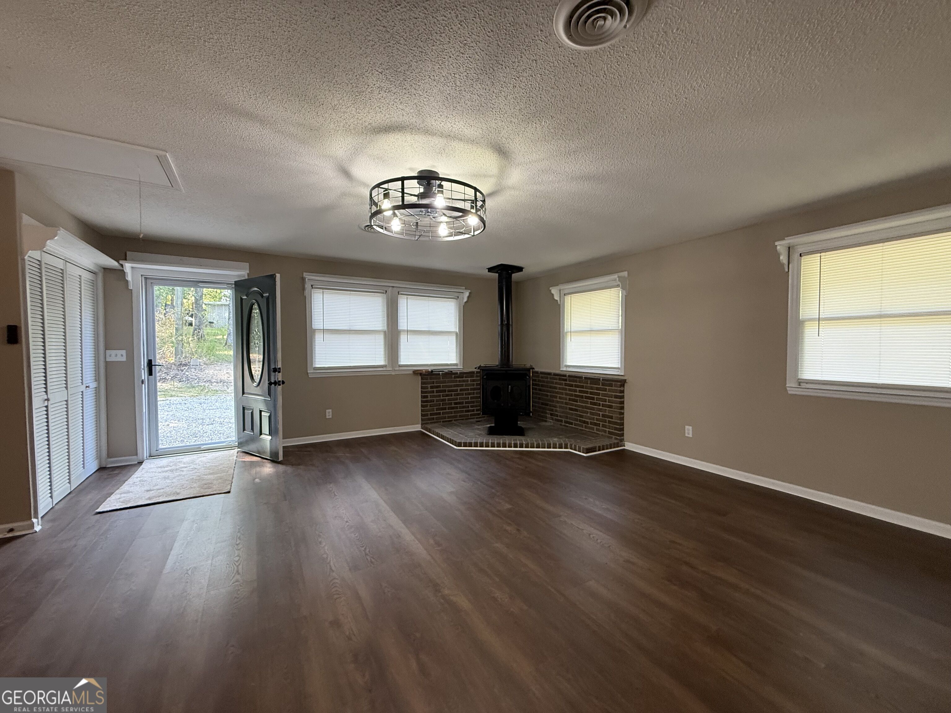 818 Ridge Avenue Property Photo 5