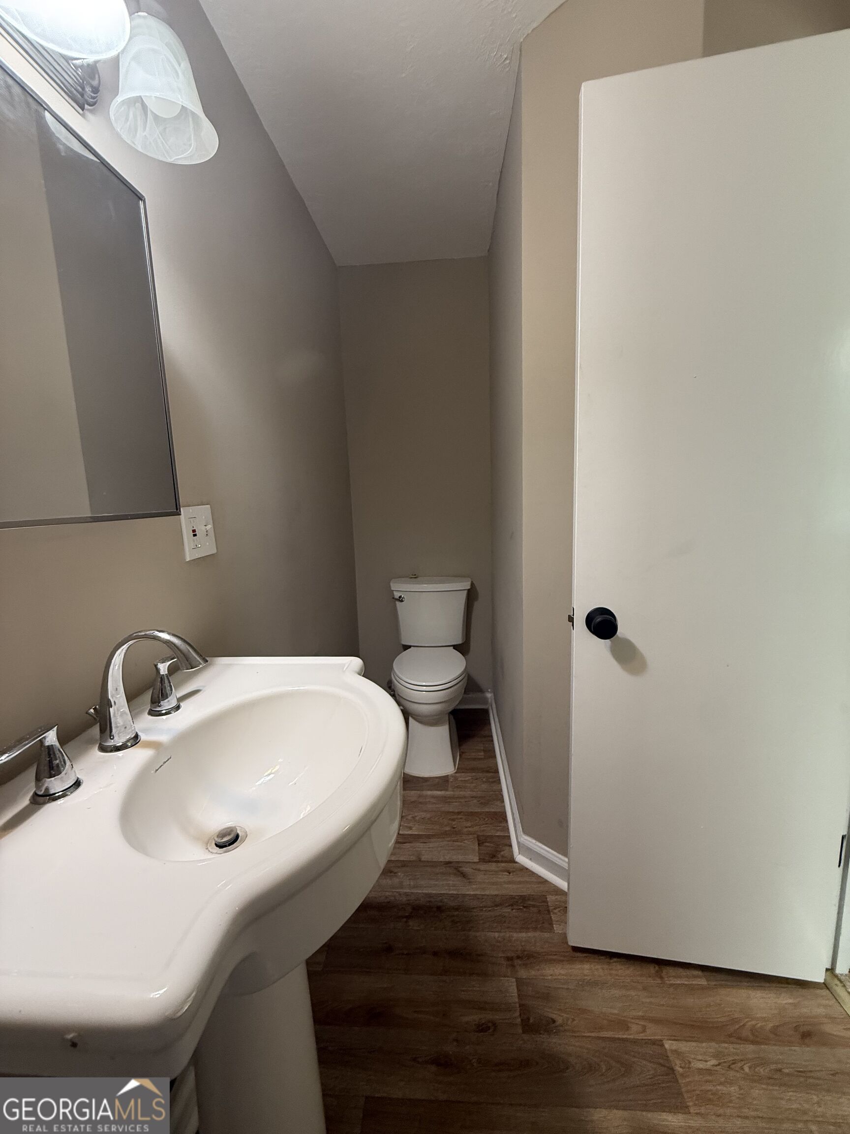 818 Ridge Avenue Property Photo 9