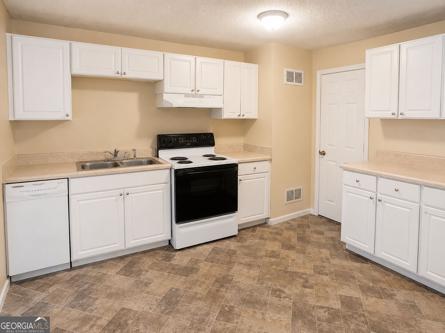 93 Forest Road Property Photo 5