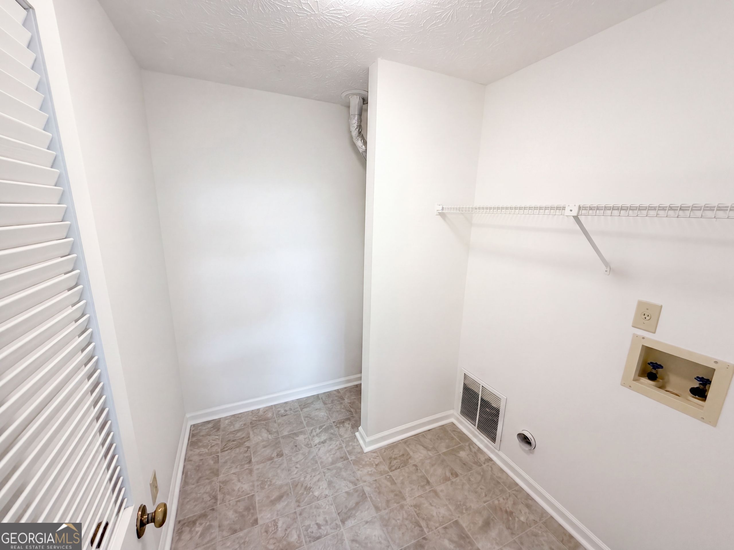 17 Dover Trail Property Photo 18