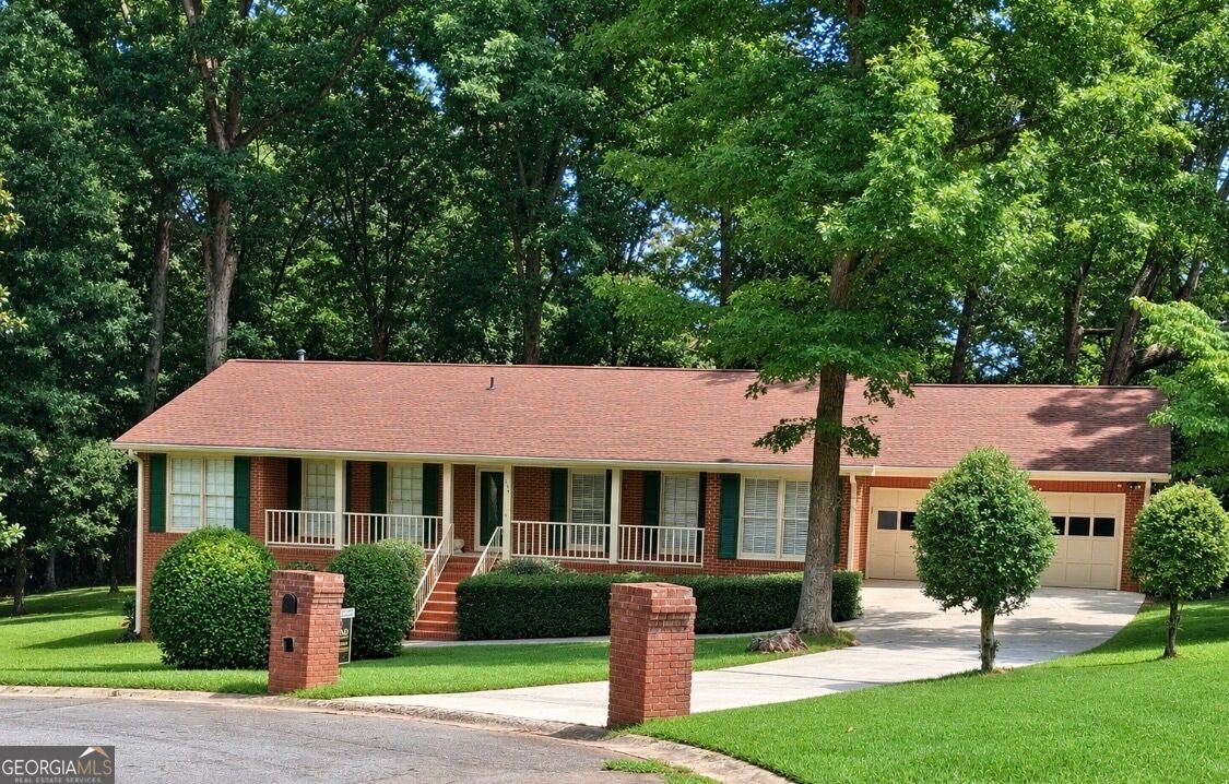 2589 King Circle SE Property Photo 1