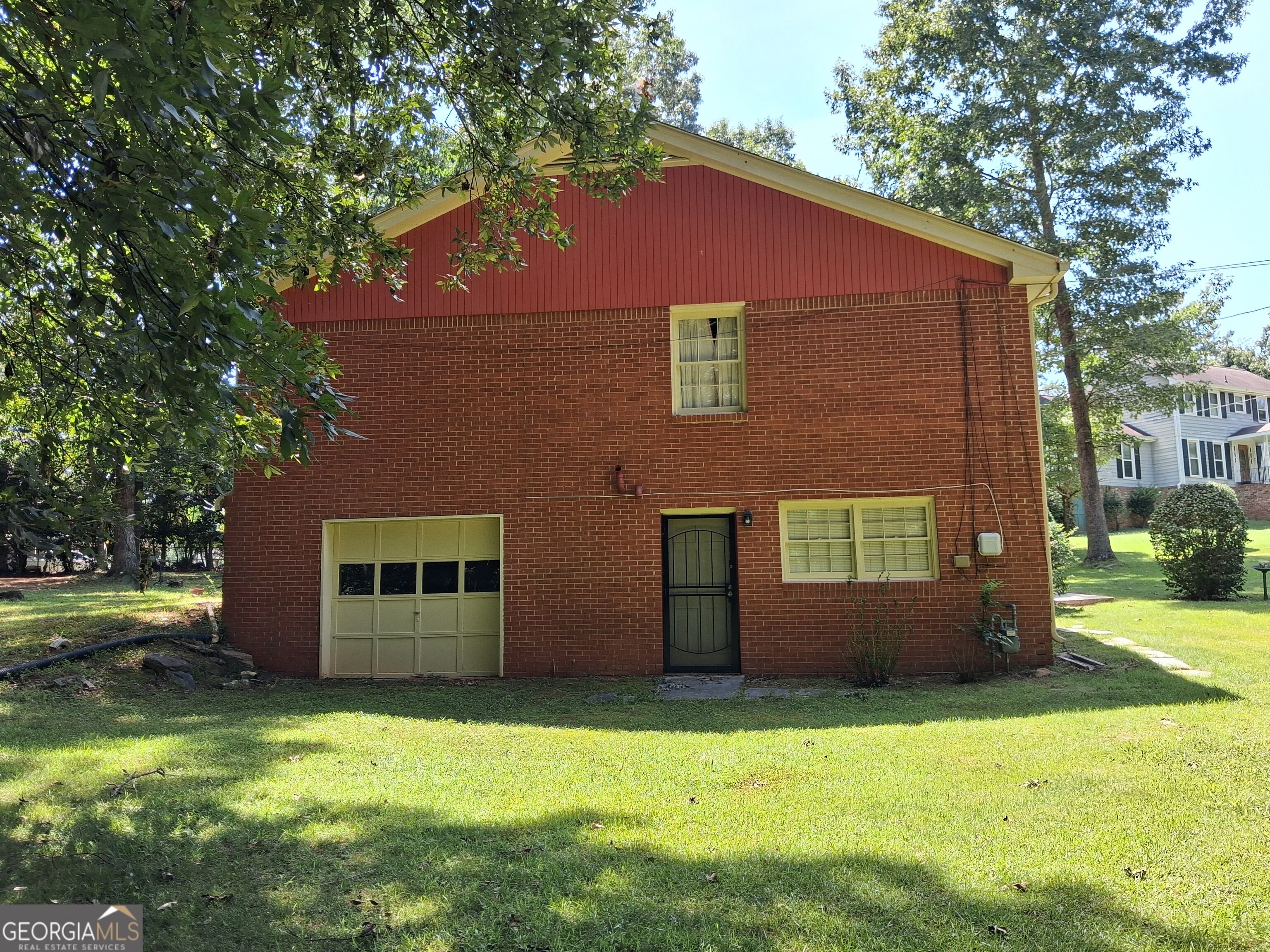 2589 King Circle Se Property Photo 3