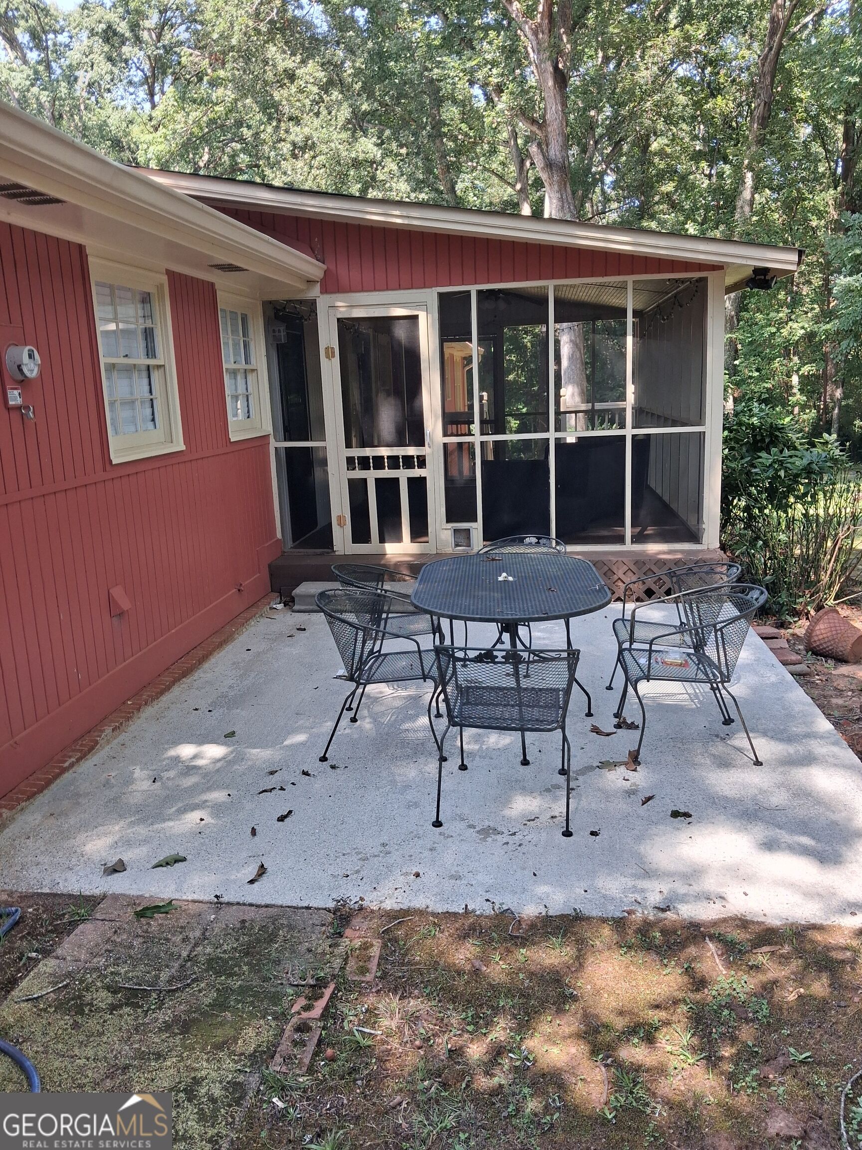 2589 King Circle Se Property Photo 4