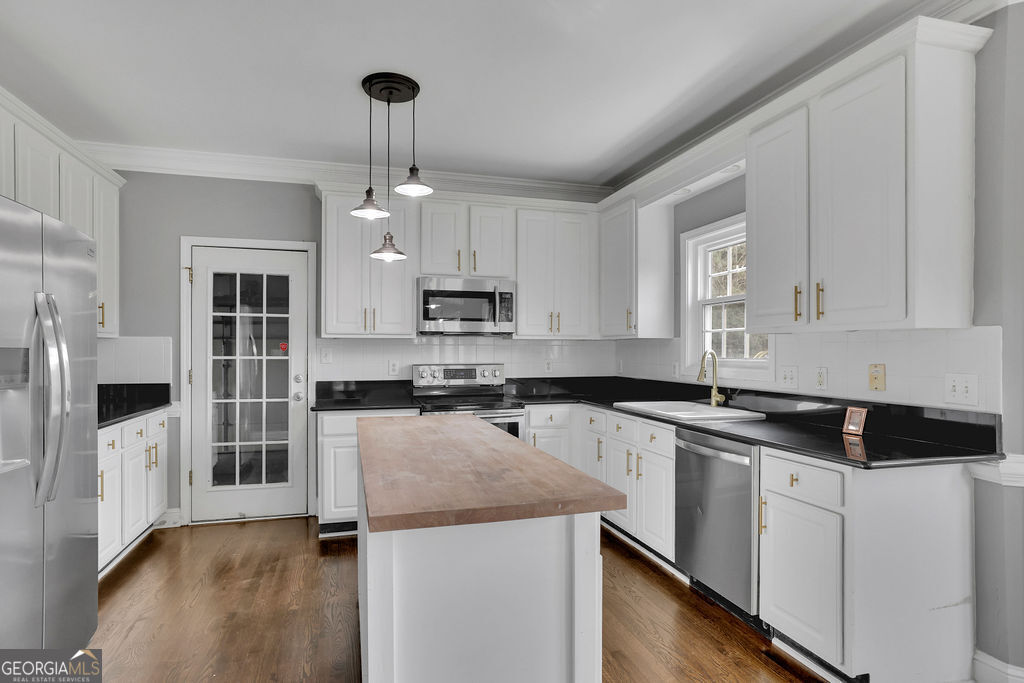 7410 Colony Court Property Photo 4