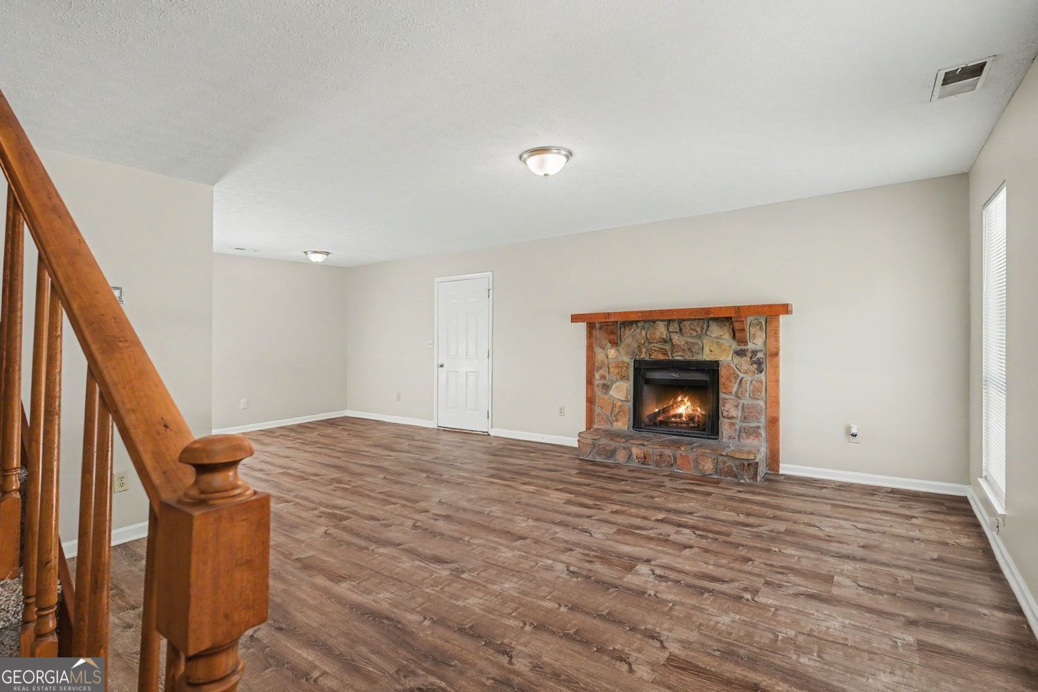 9042 Chestnut Lake Drive Property Photo 4