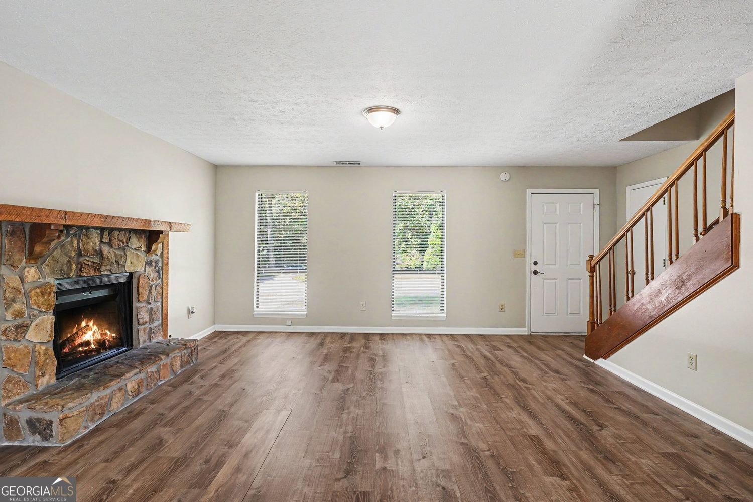 9042 Chestnut Lake Drive Property Photo 5