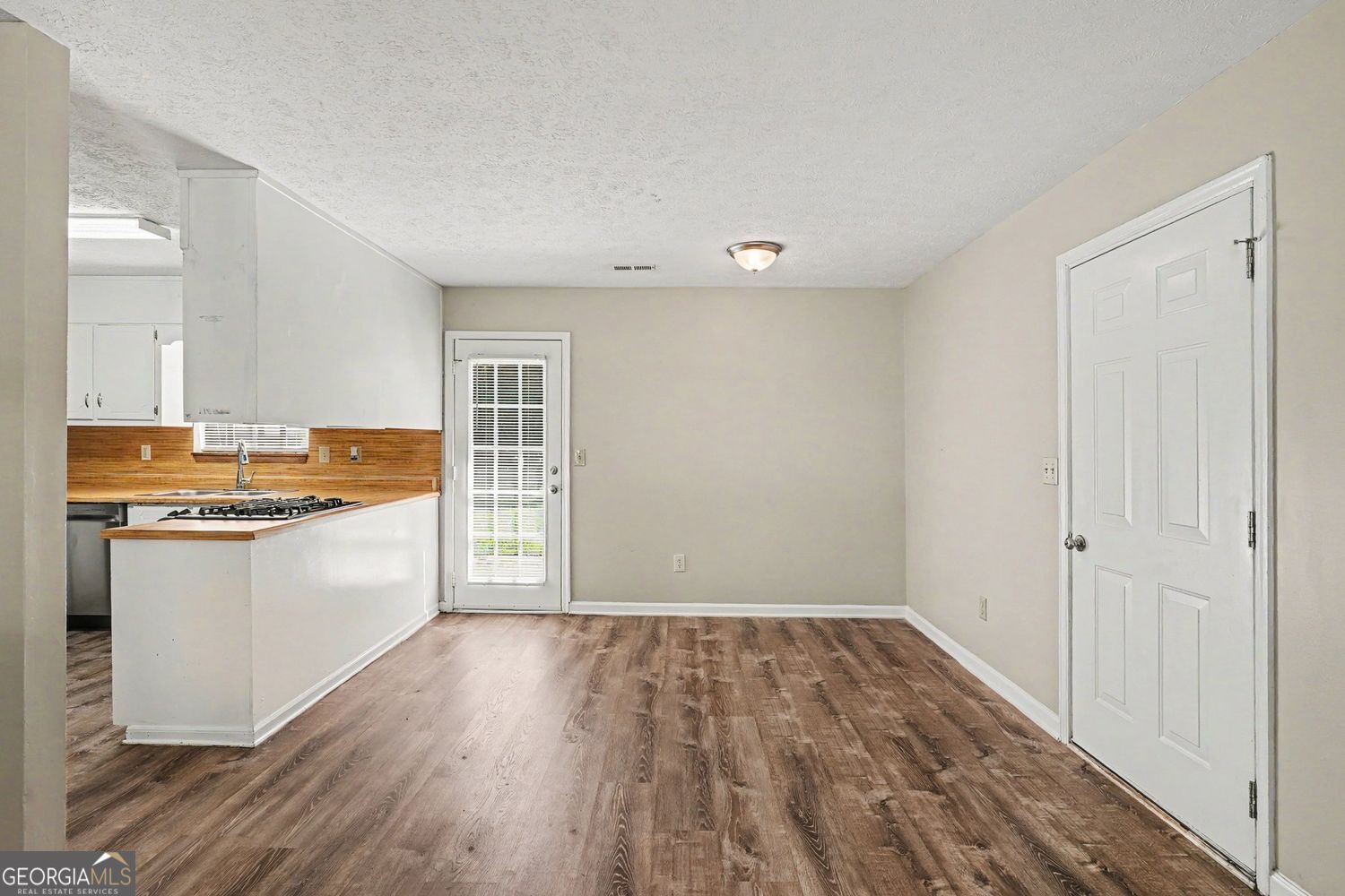 9042 Chestnut Lake Drive Property Photo 7