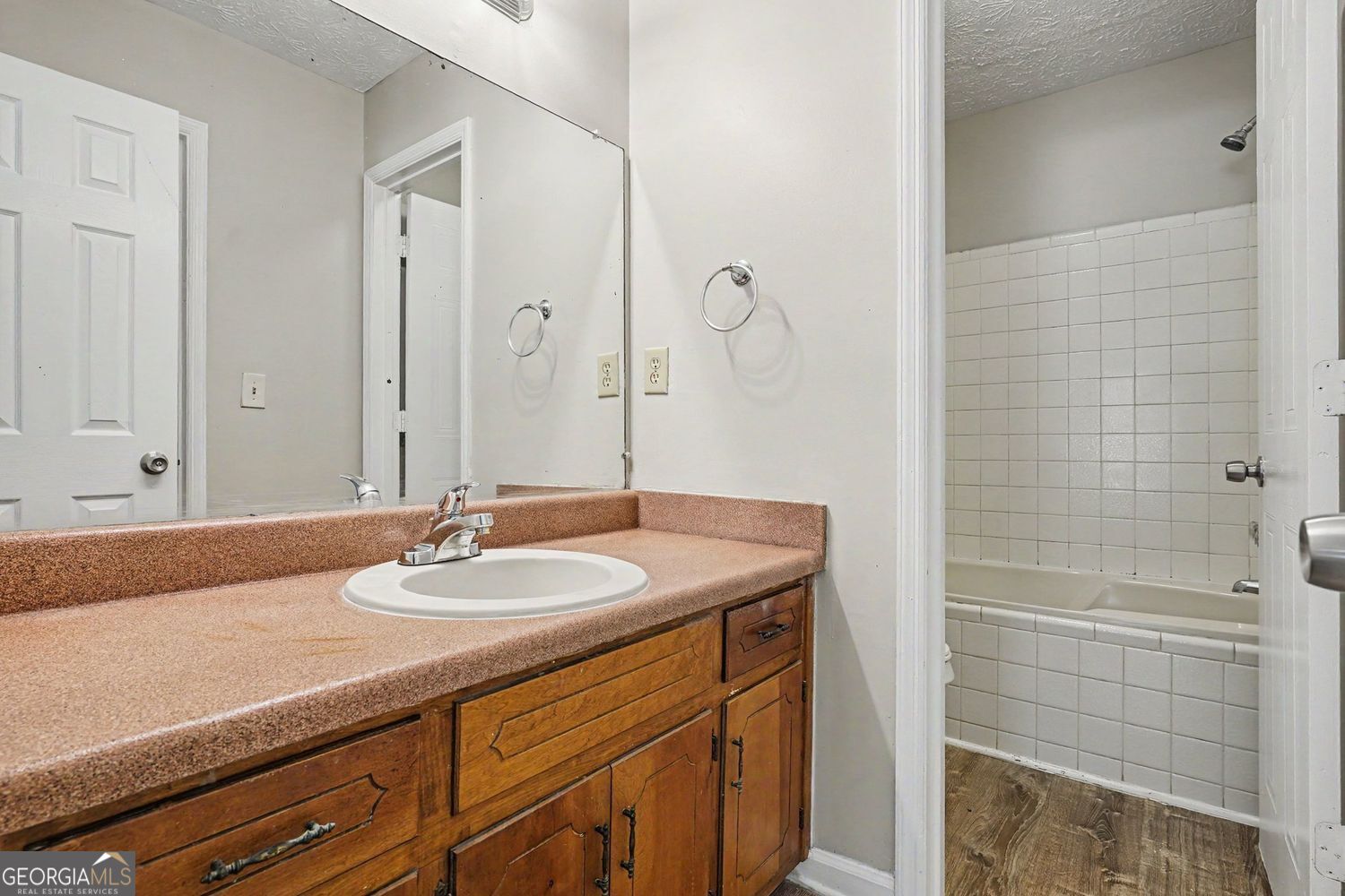 9042 Chestnut Lake Drive Property Photo 14