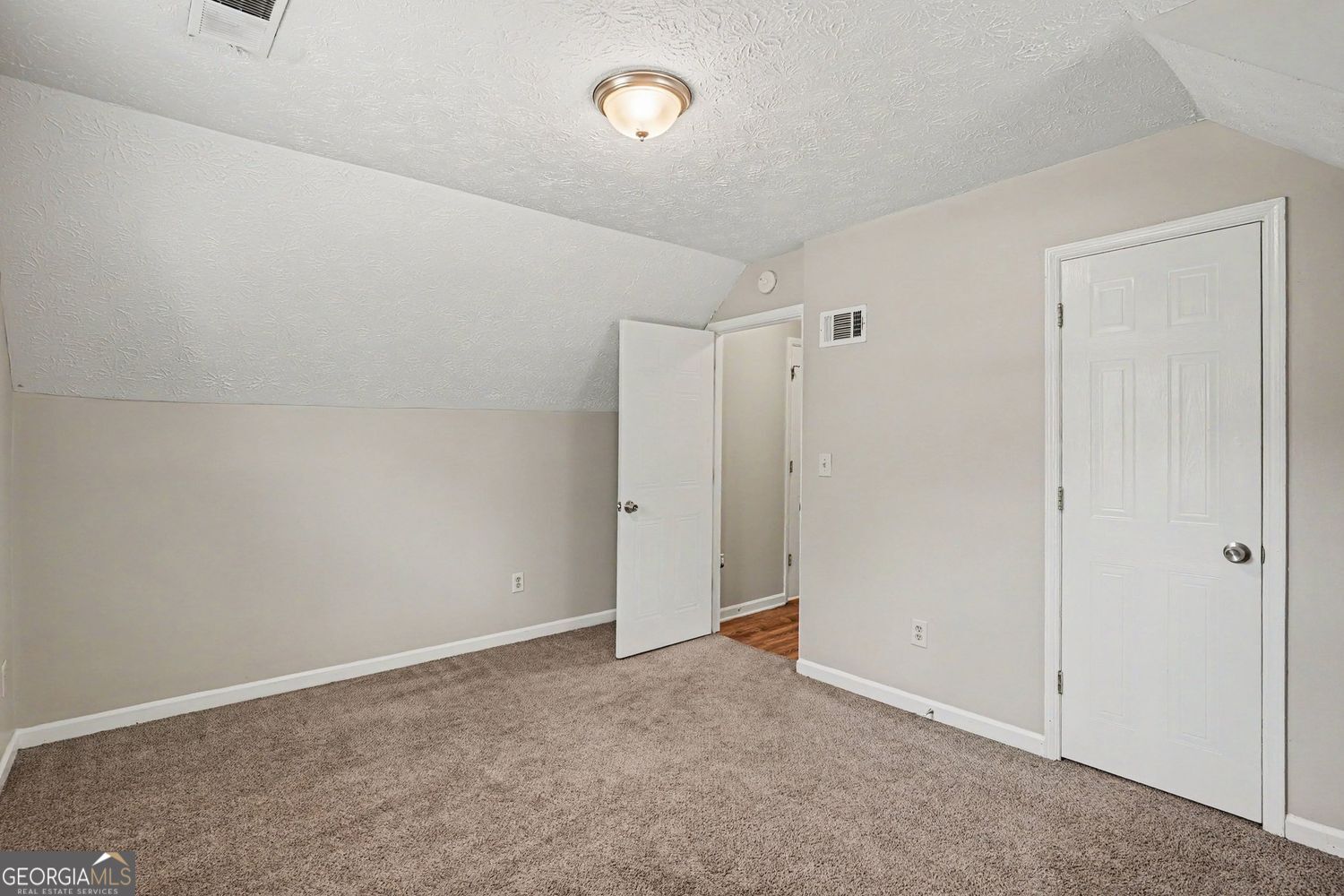 9042 Chestnut Lake Drive Property Photo 16