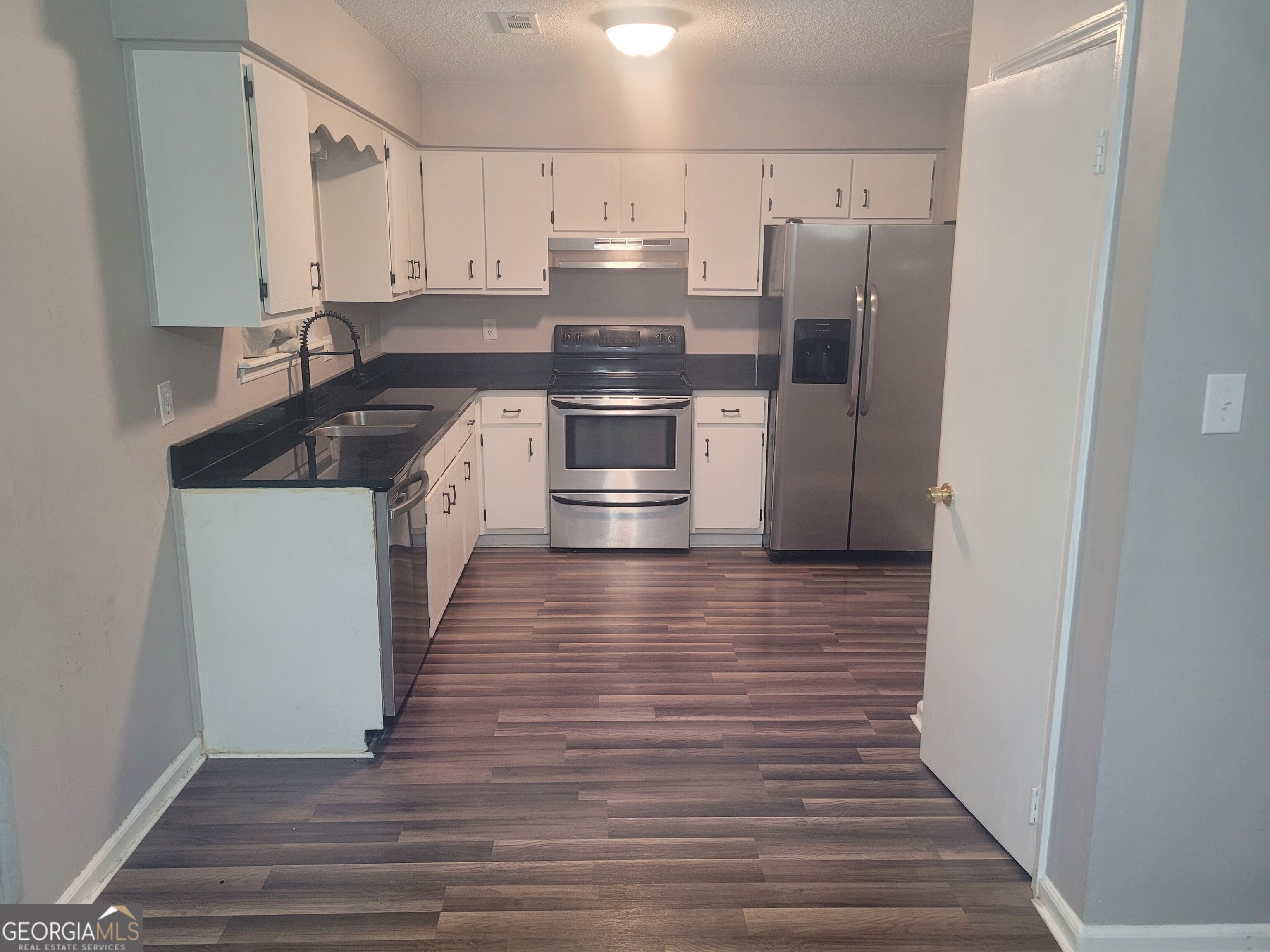 1100 N Reddick Road Property Photo 5