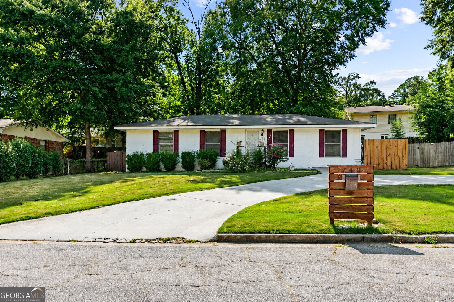 740 Tara Circle Se Property Photo 1