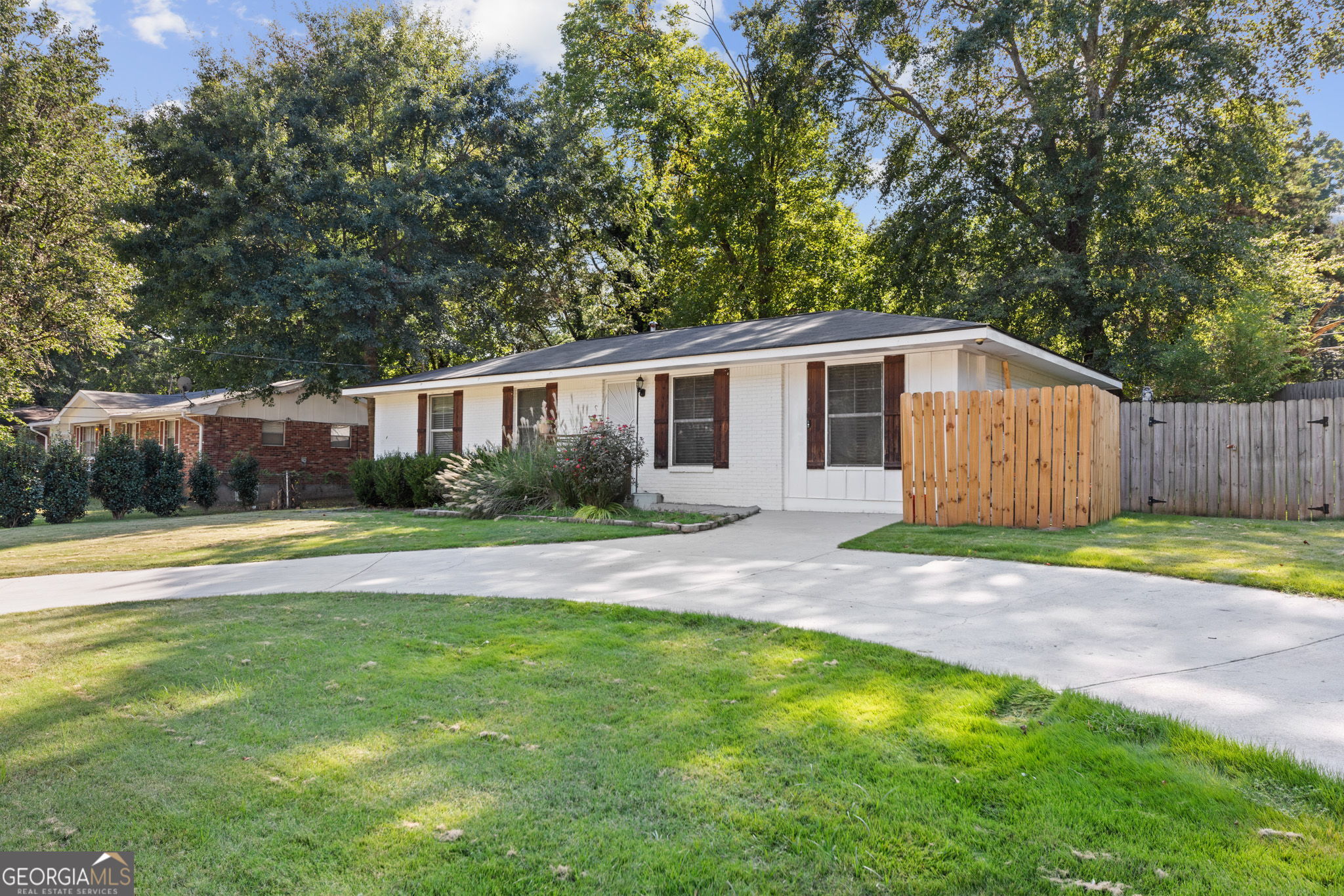 740 Tara Circle Se Property Photo 2