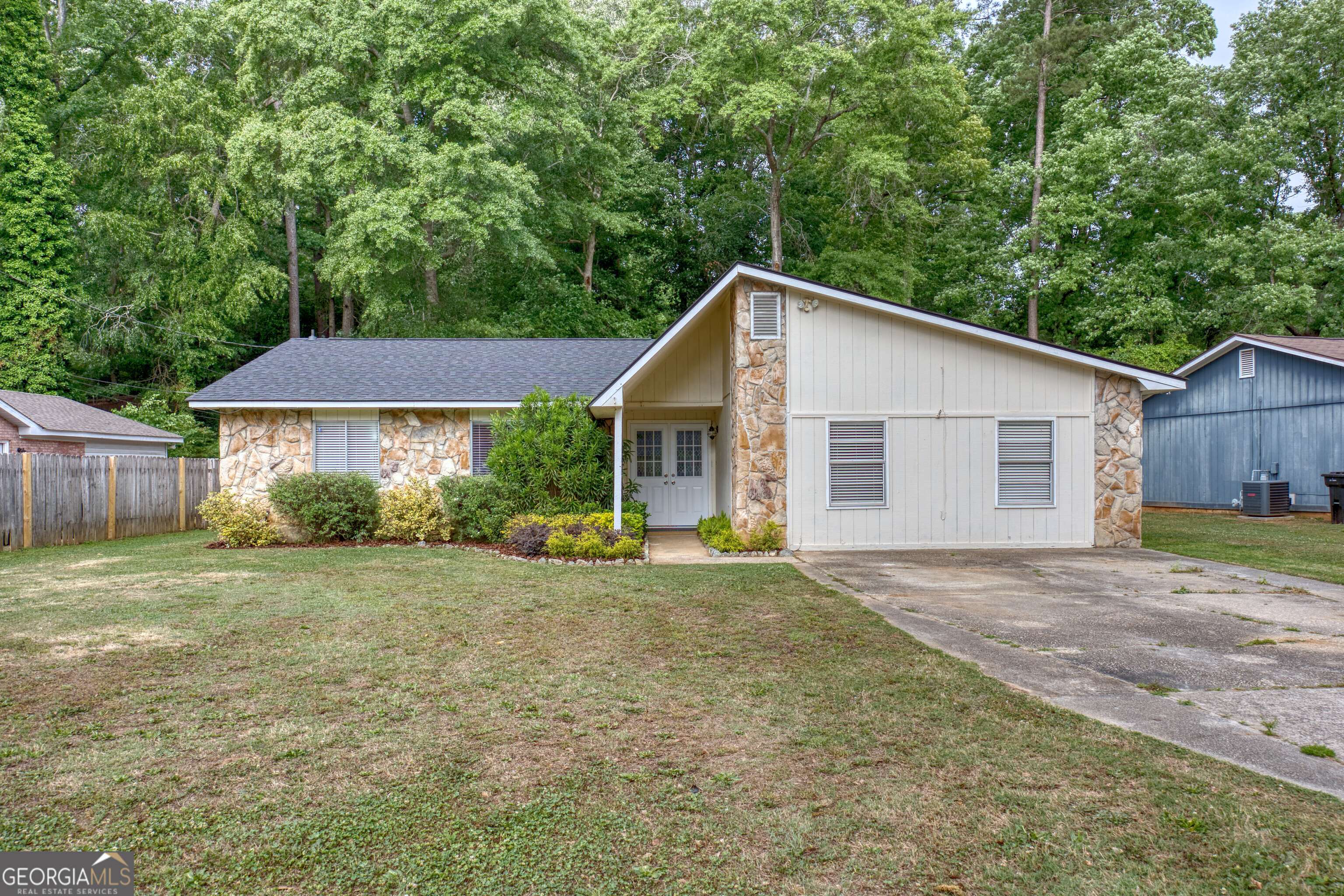 6517 Charter Oaks Circle Property Photo 1