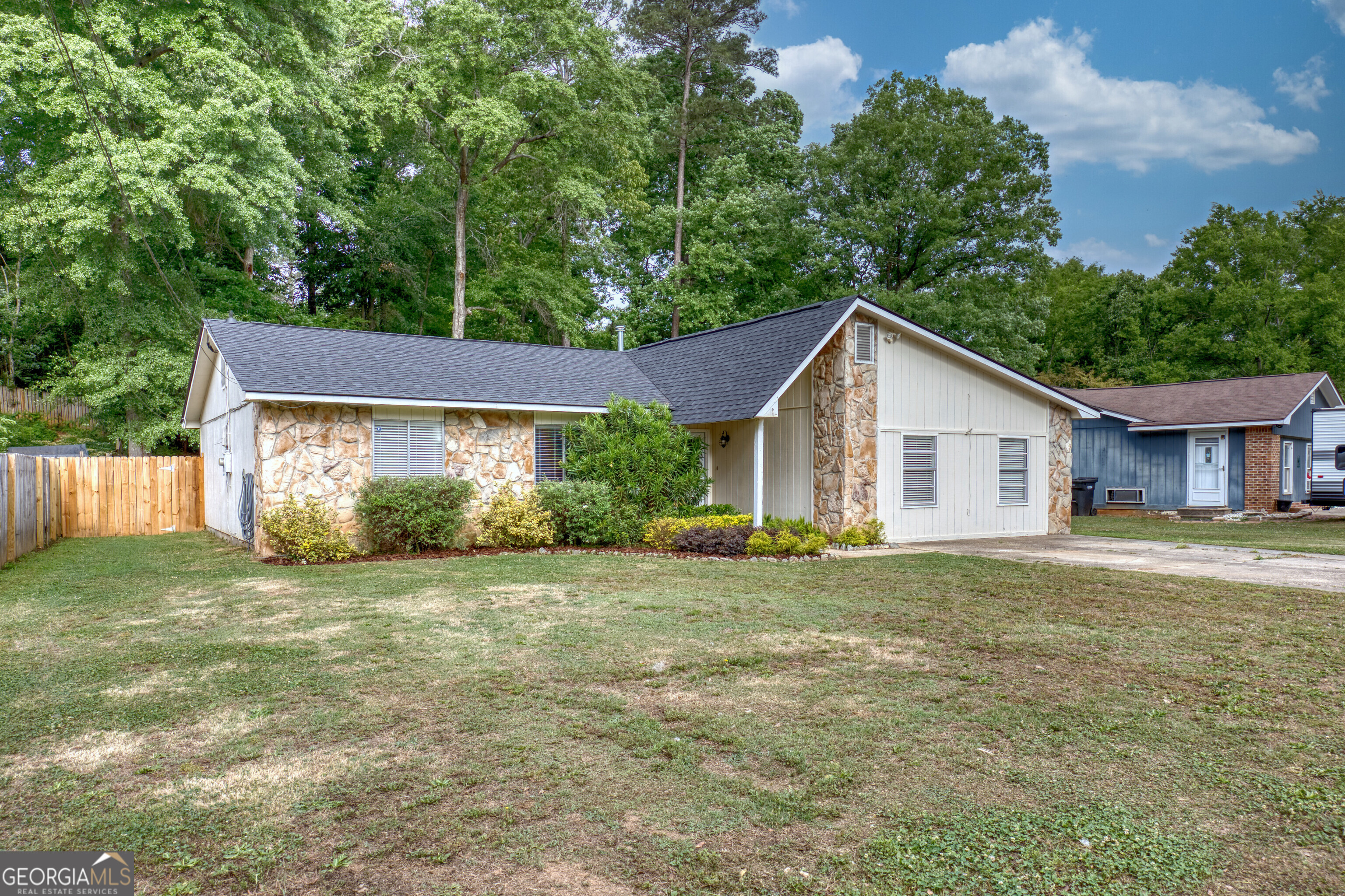 6517 Charter Oaks Circle Property Photo 2