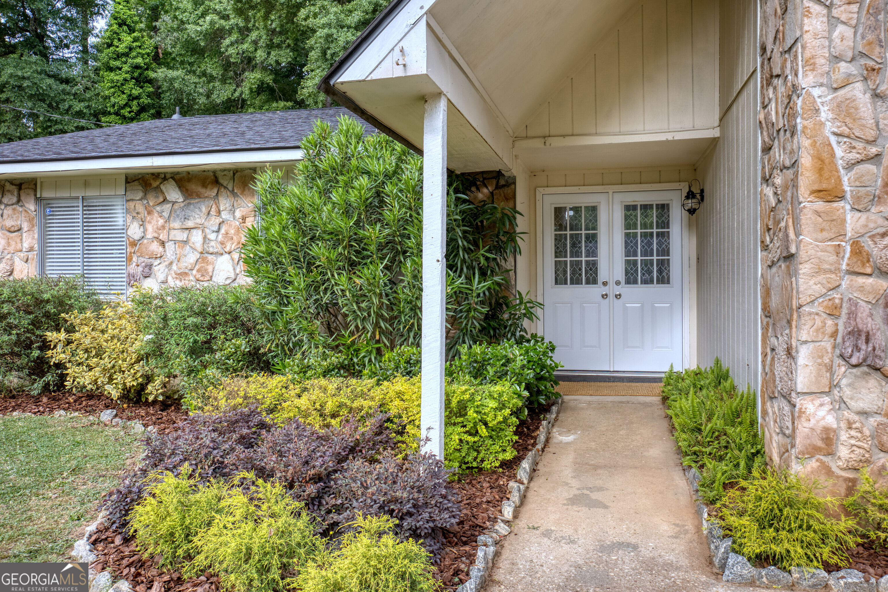 6517 Charter Oaks Circle Property Photo 3