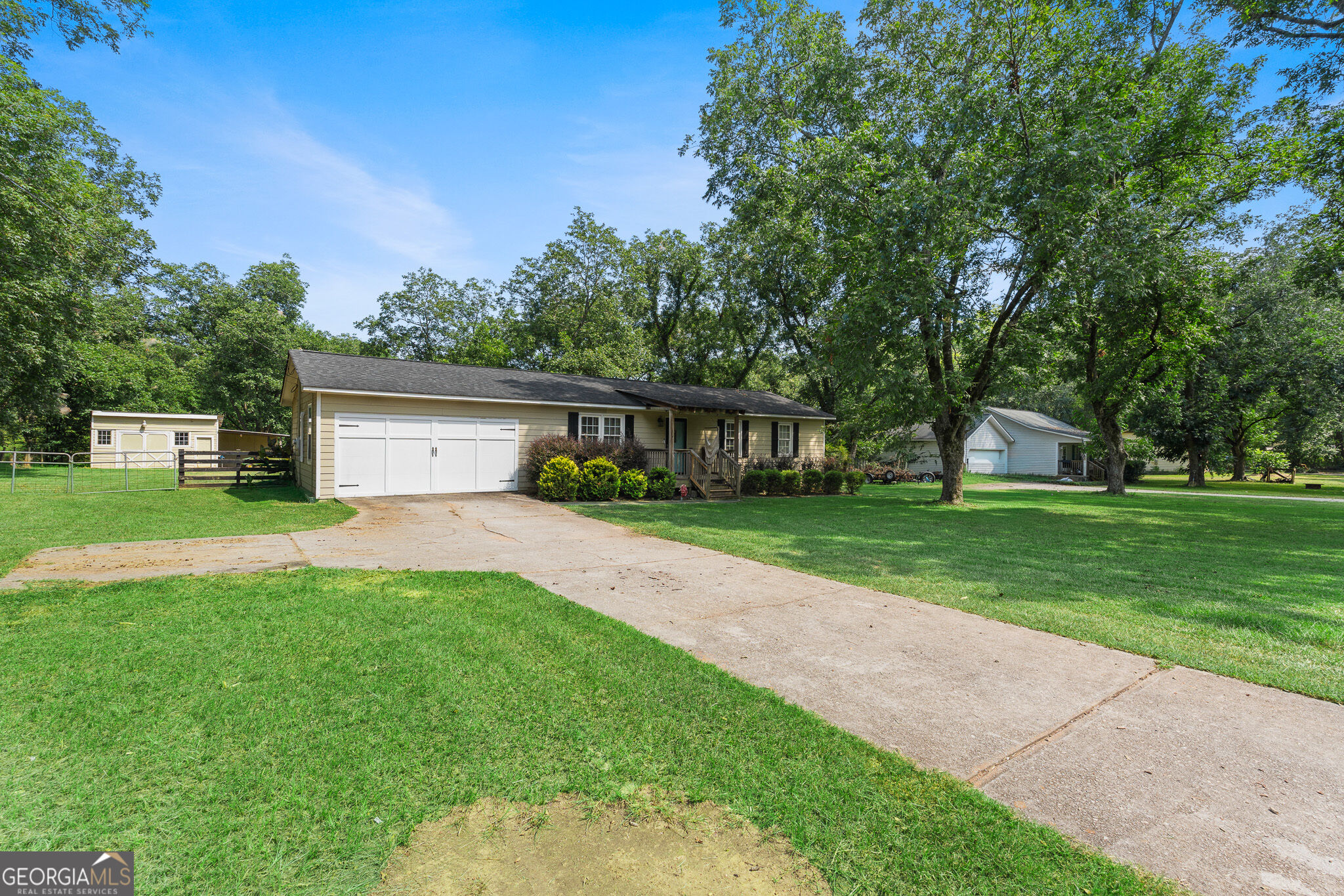 1911 Barnesville Road Property Photo 2