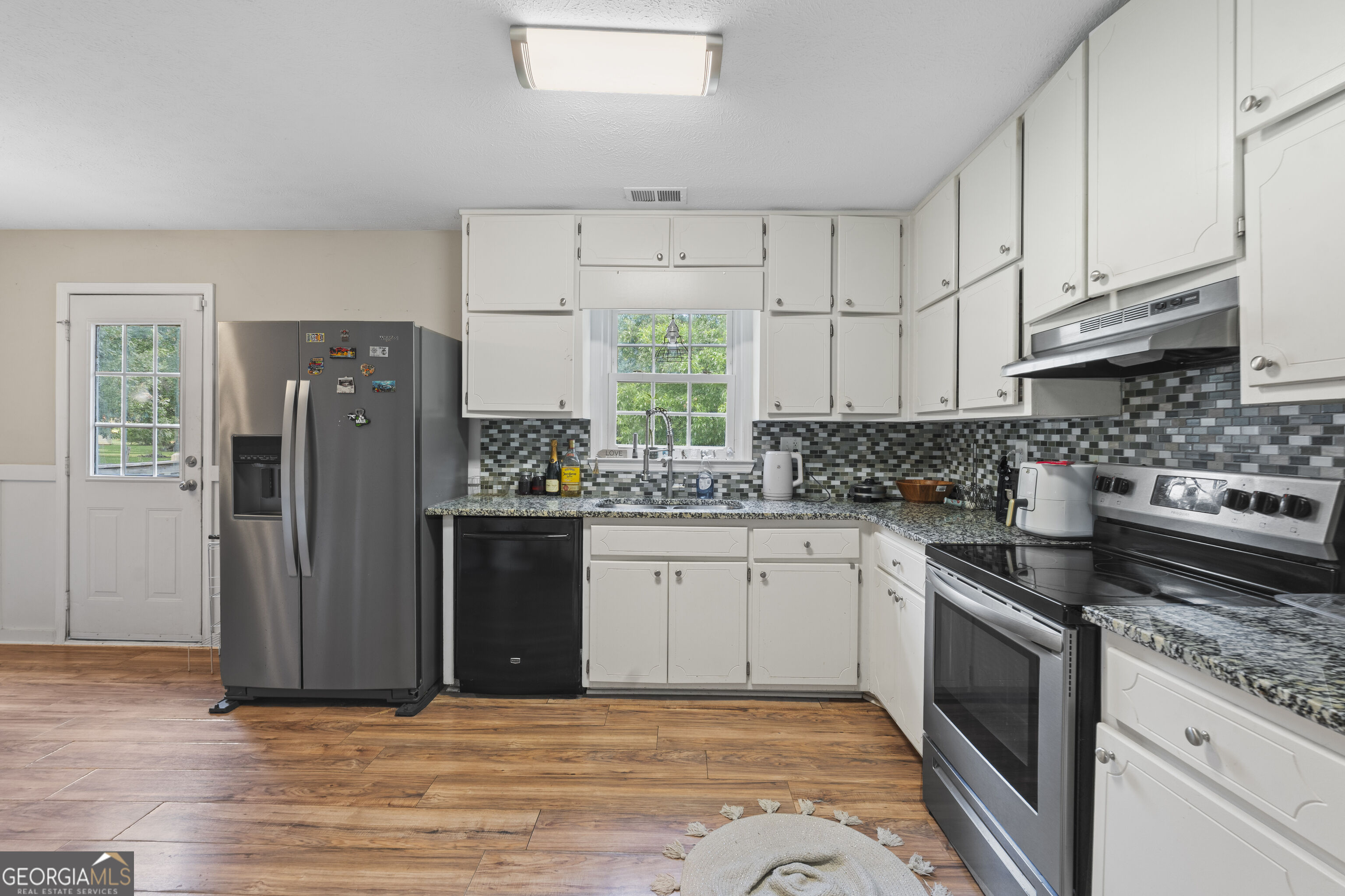 1911 Barnesville Road Property Photo 12