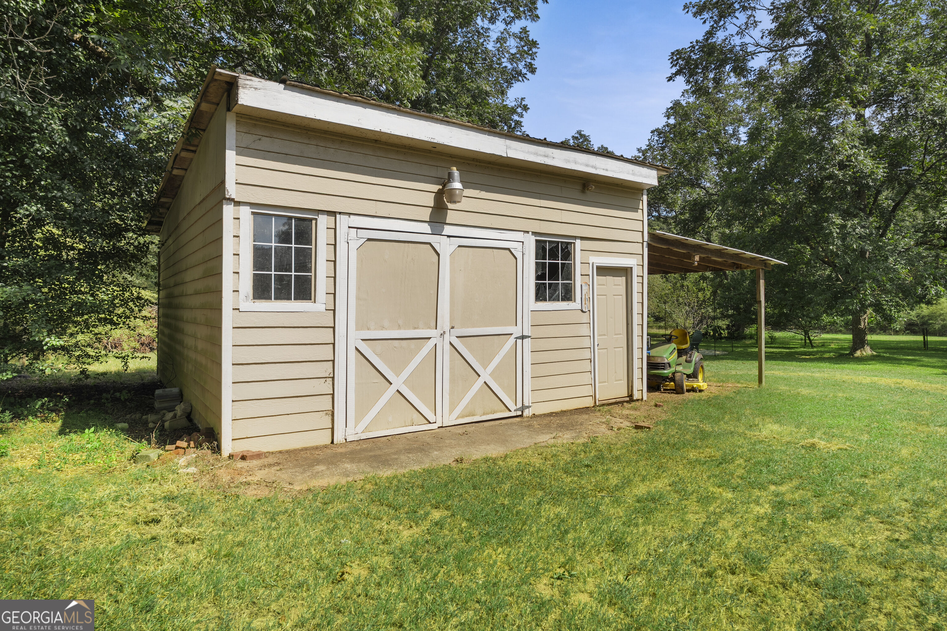 1911 Barnesville Road Property Photo 32