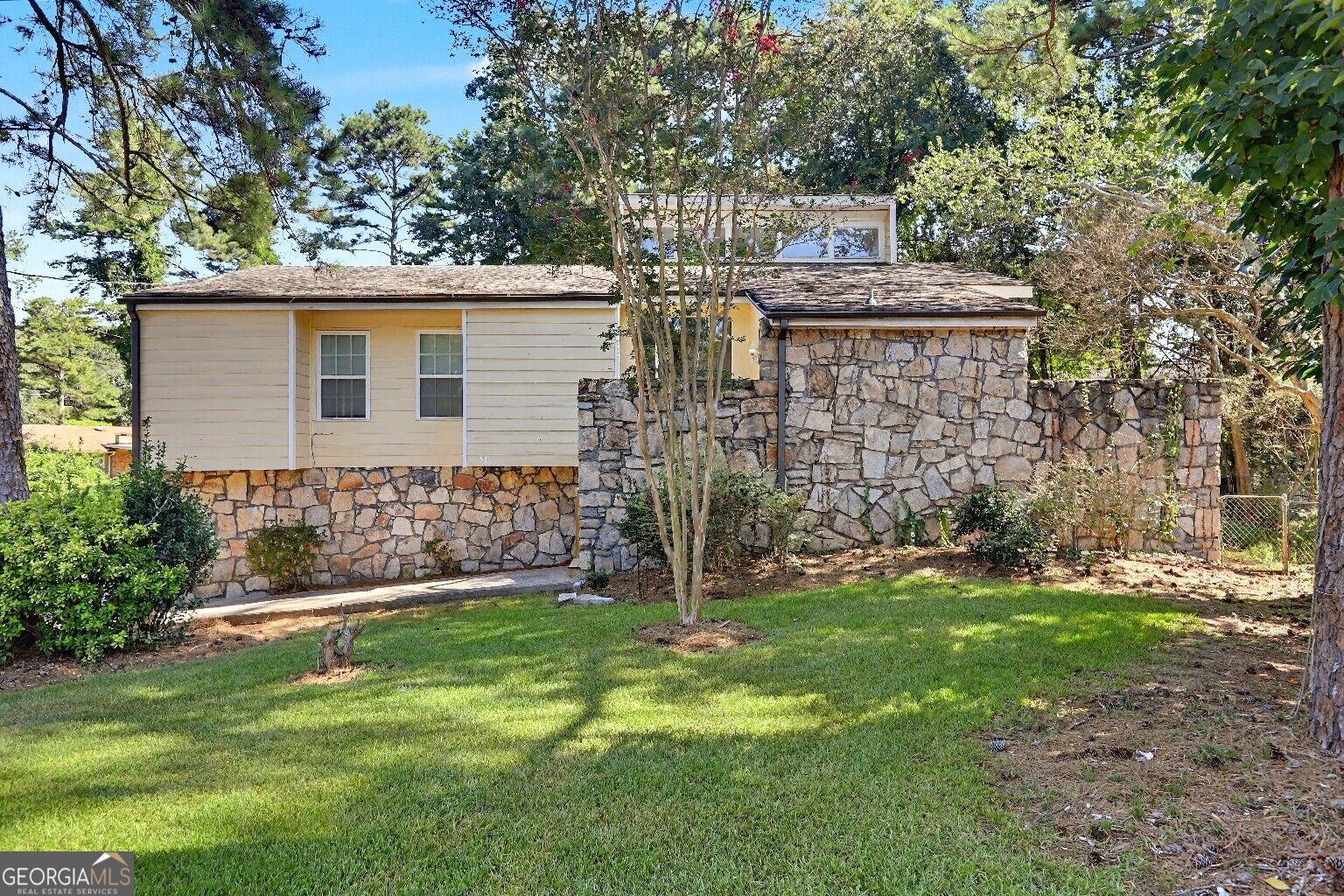 915 Strawberry Court Property Photo 1
