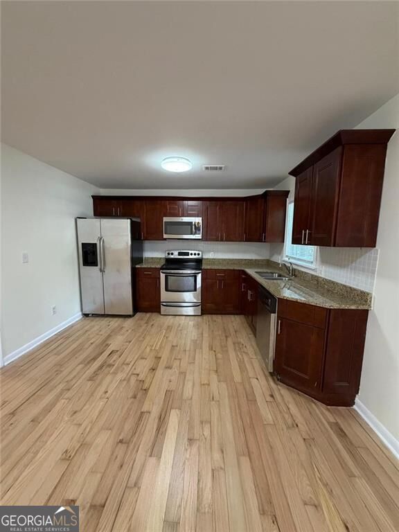 637 Parkdale Drive Property Photo 2
