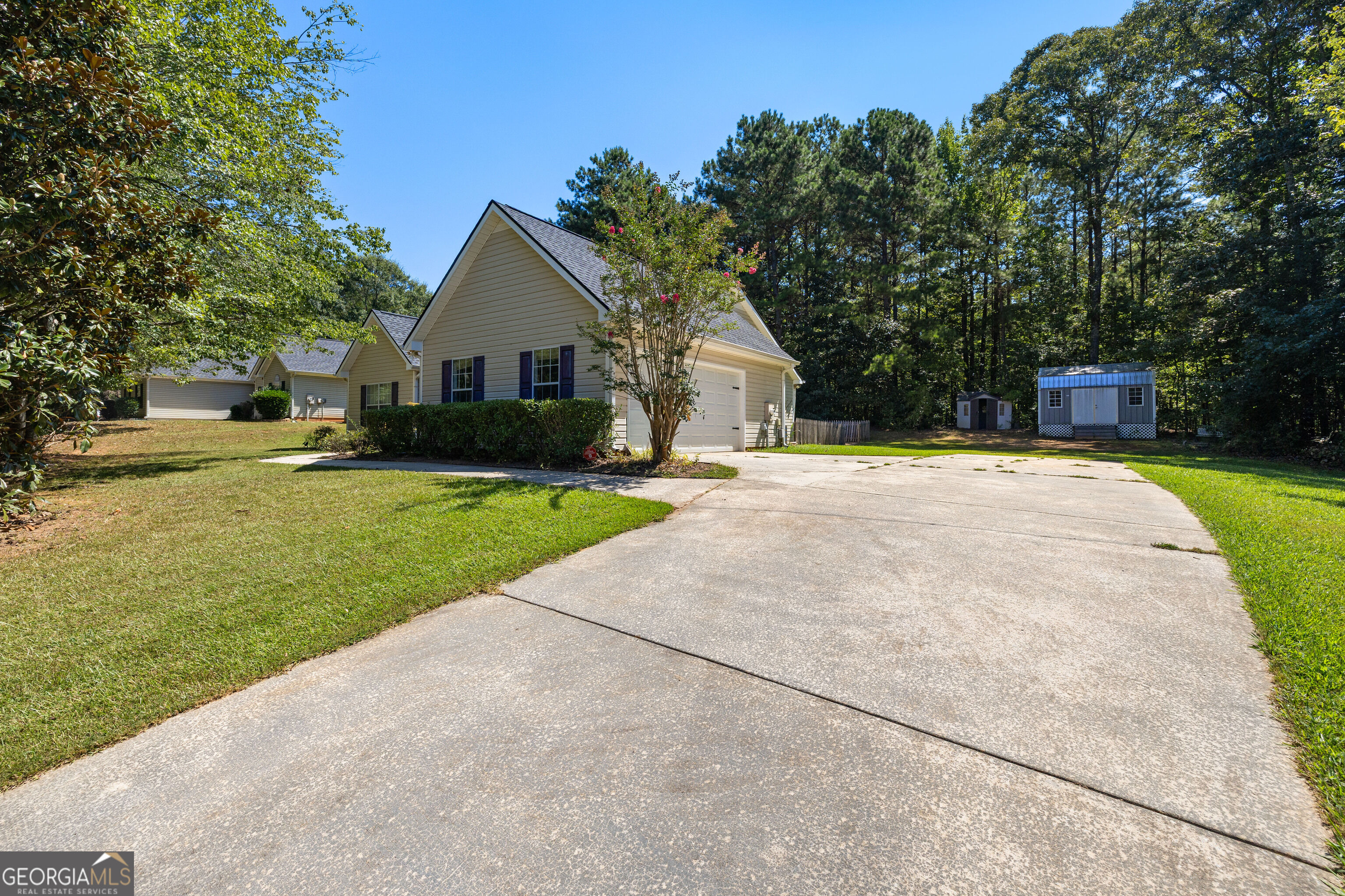 20 Walton Woods Drive Property Photo 3