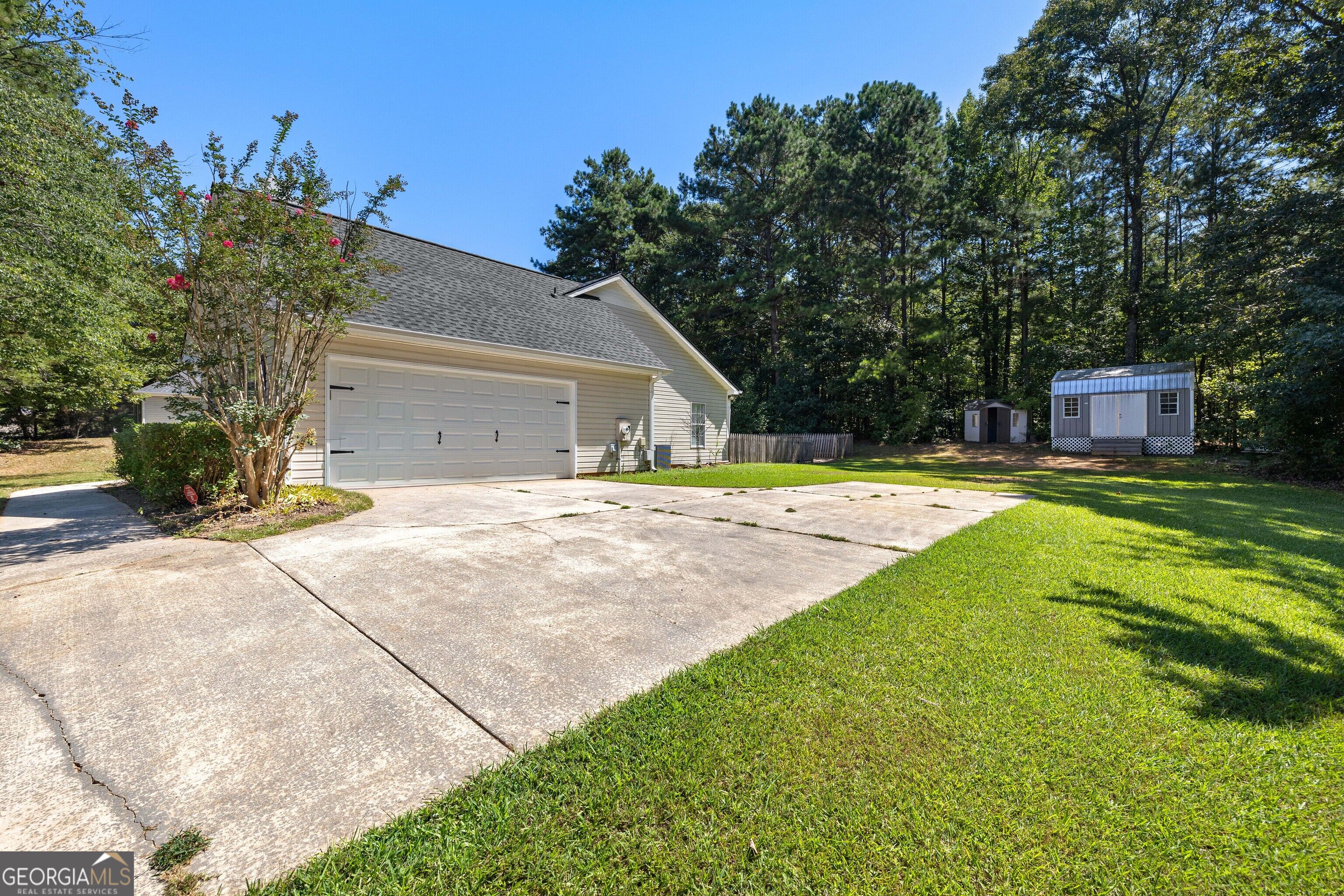 20 Walton Woods Drive Property Photo 4