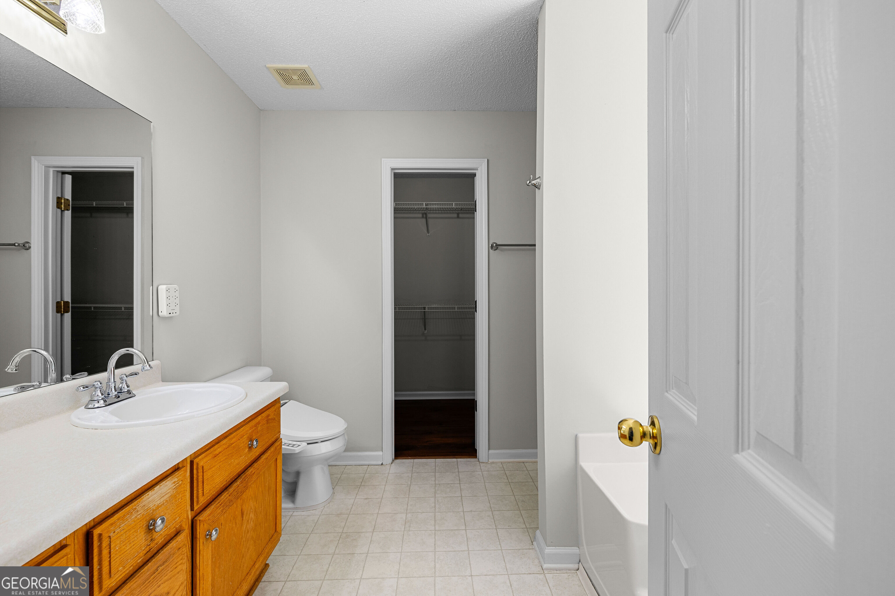 20 Walton Woods Drive Property Photo 18