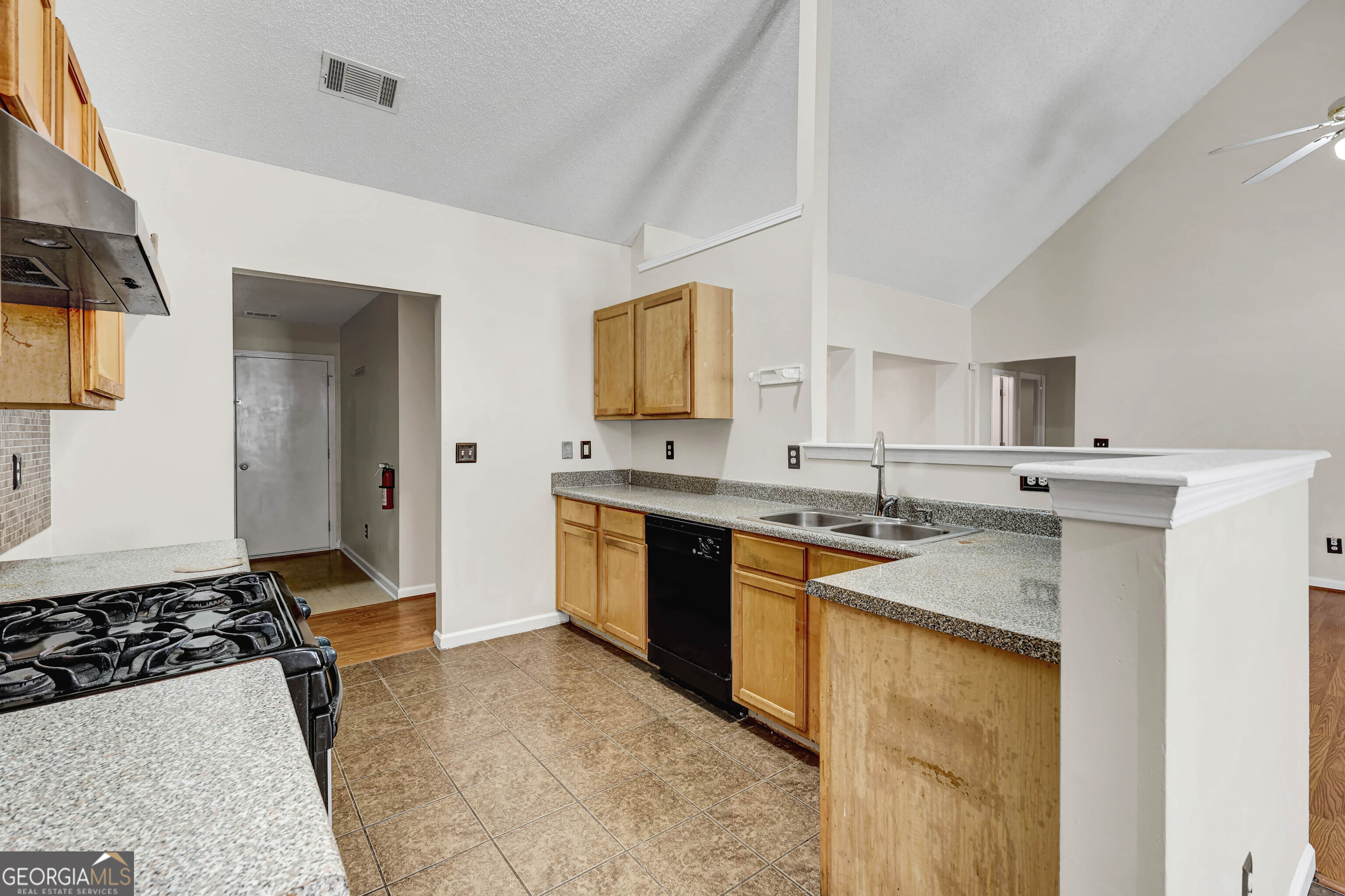 6827 Hill Creek Cove Property Photo 15
