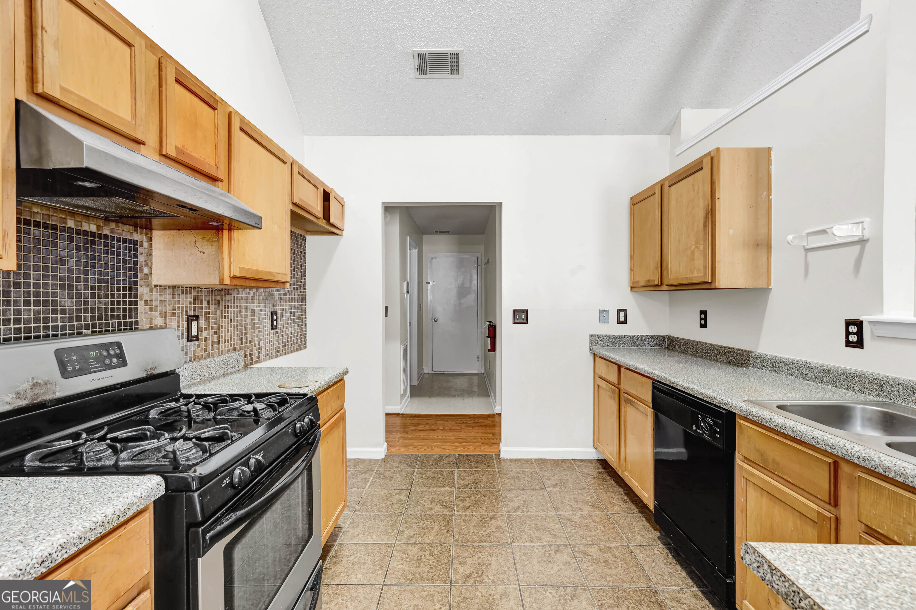 6827 Hill Creek Cove Property Photo 16