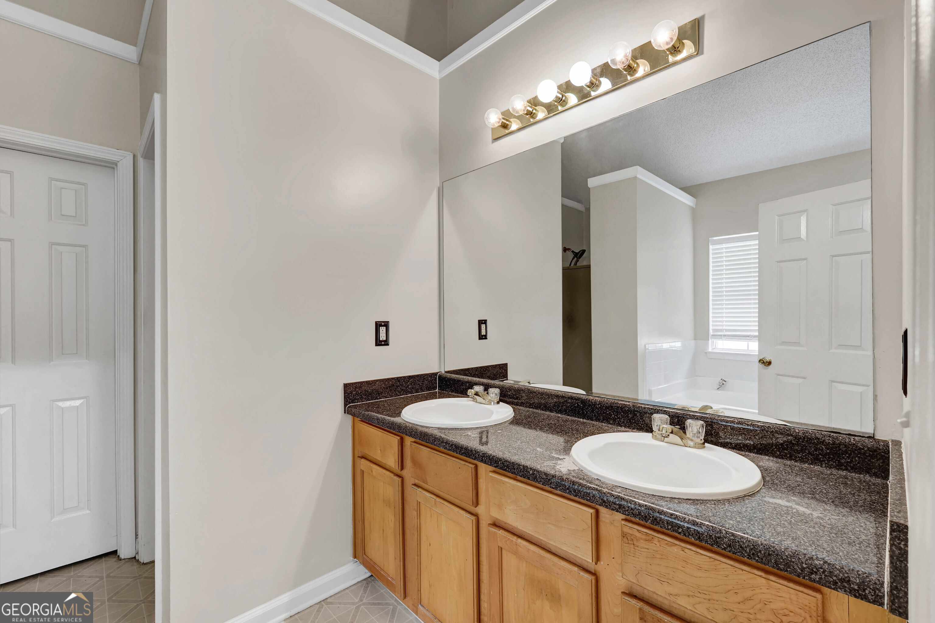 6827 Hill Creek Cove Property Photo 27