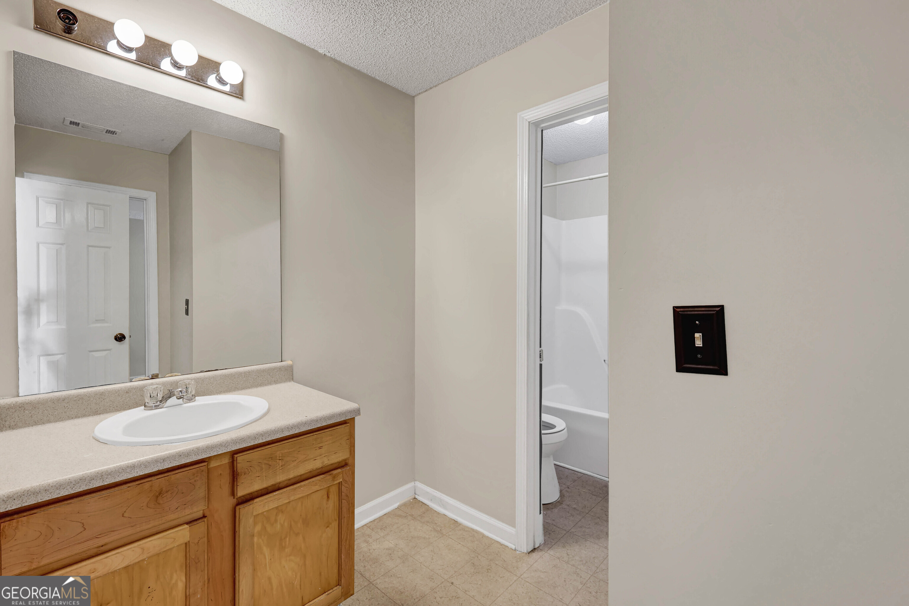 6827 Hill Creek Cove Property Photo 34
