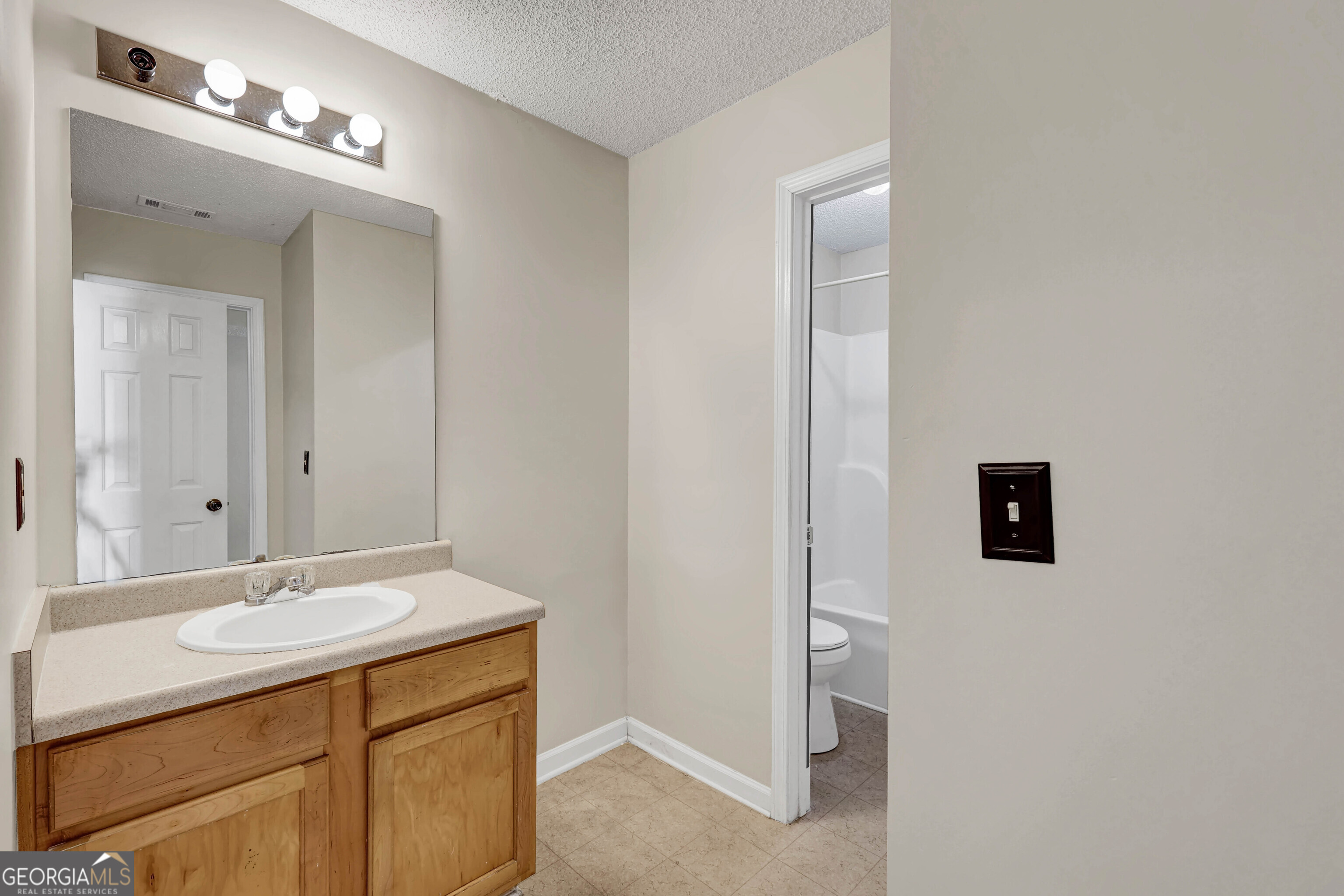6827 Hill Creek Cove Property Photo 35