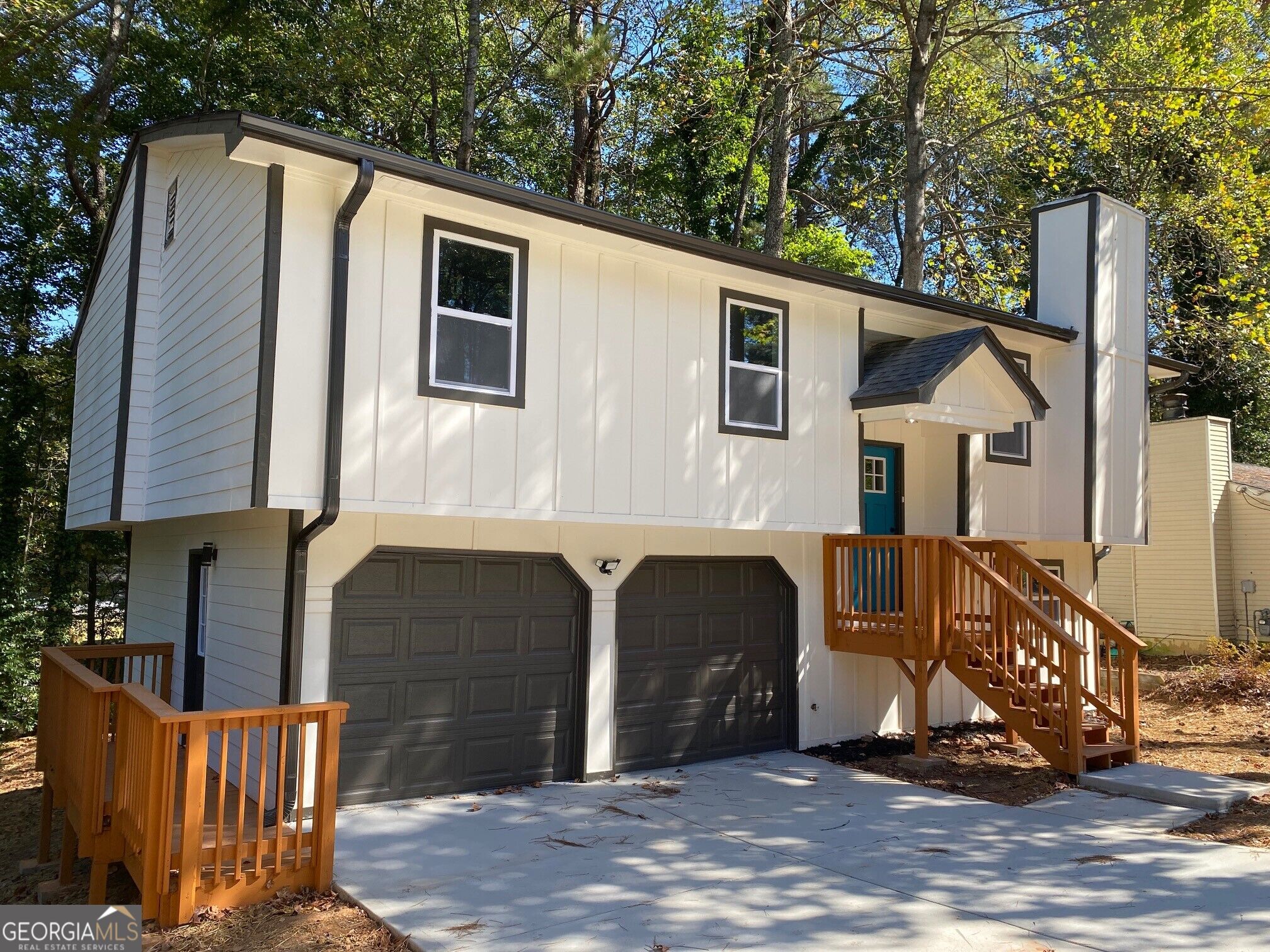 1413 Silver Lake Drive Property Photo 1