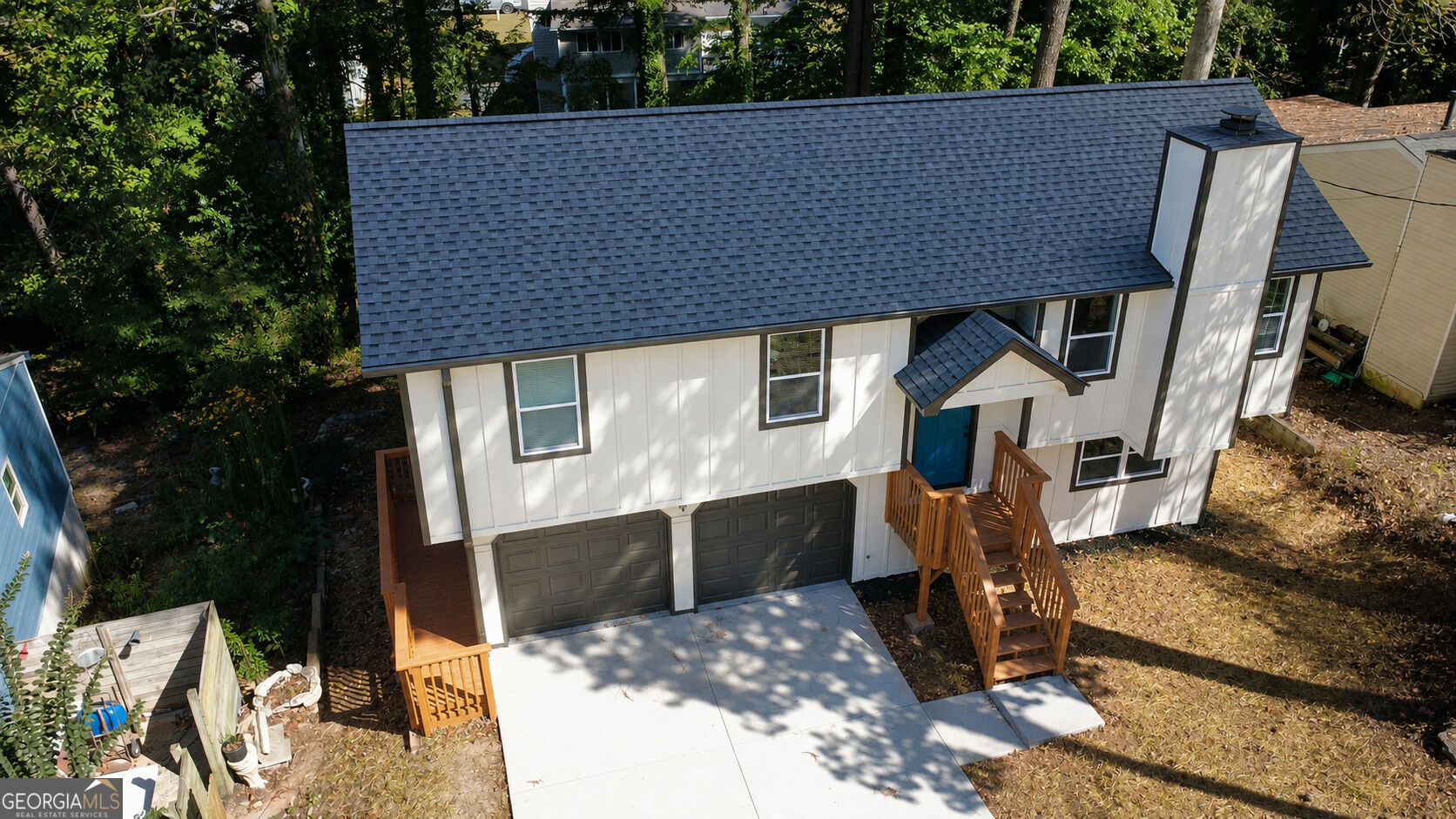 1413 Silver Lake Drive Property Photo 2
