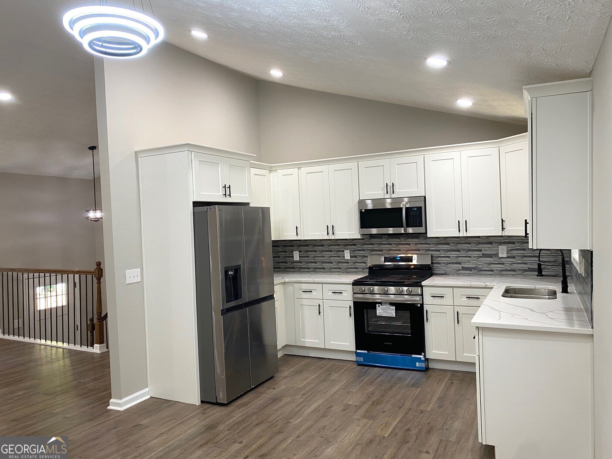 1413 Silver Lake Drive Property Photo 3