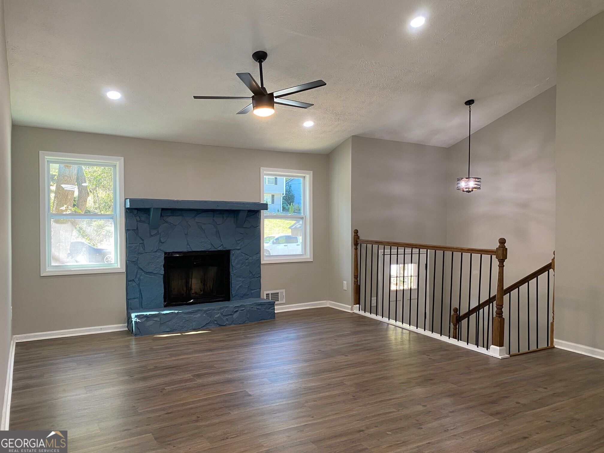 1413 Silver Lake Drive Property Photo 5