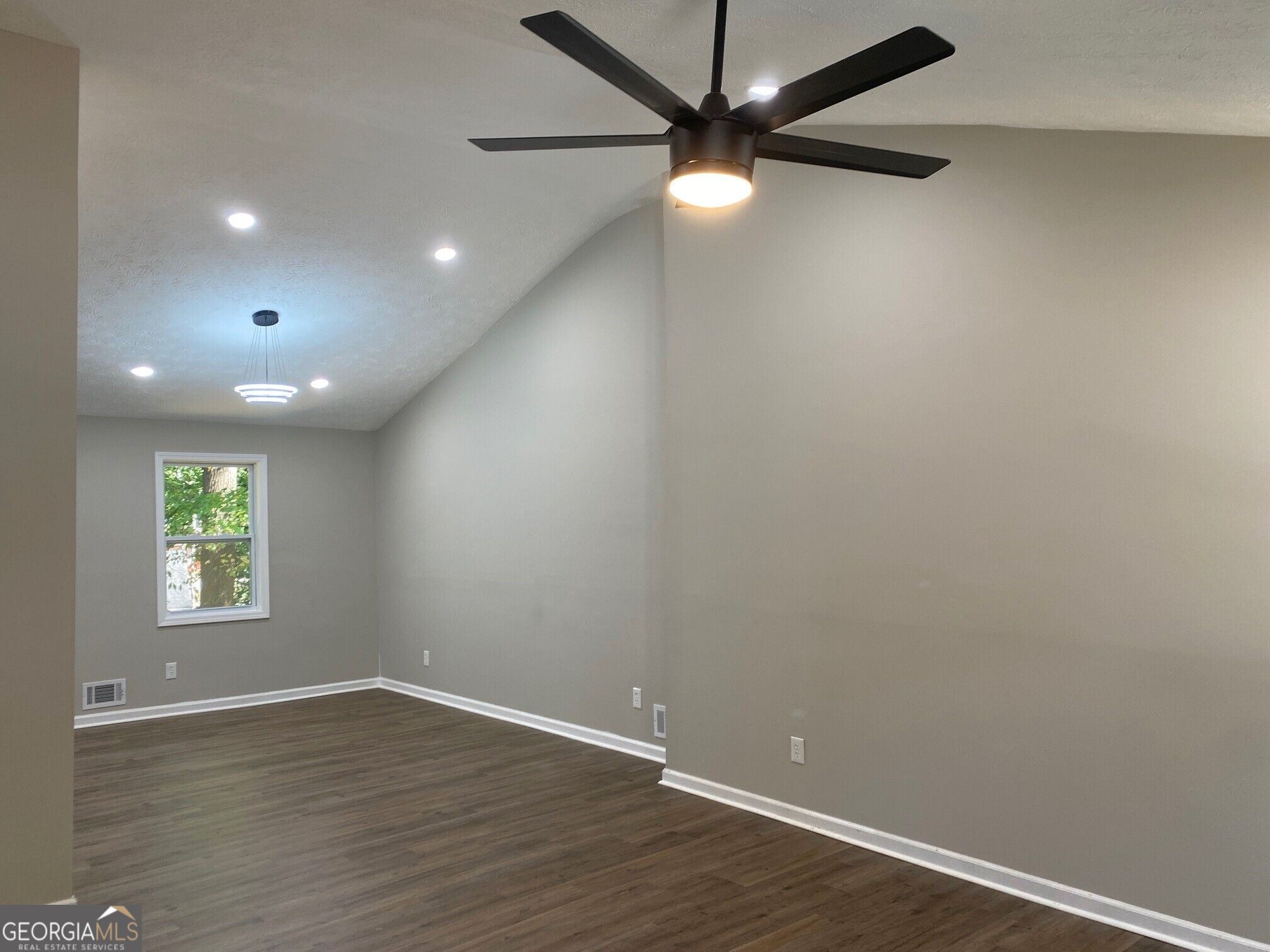 1413 Silver Lake Drive Property Photo 7