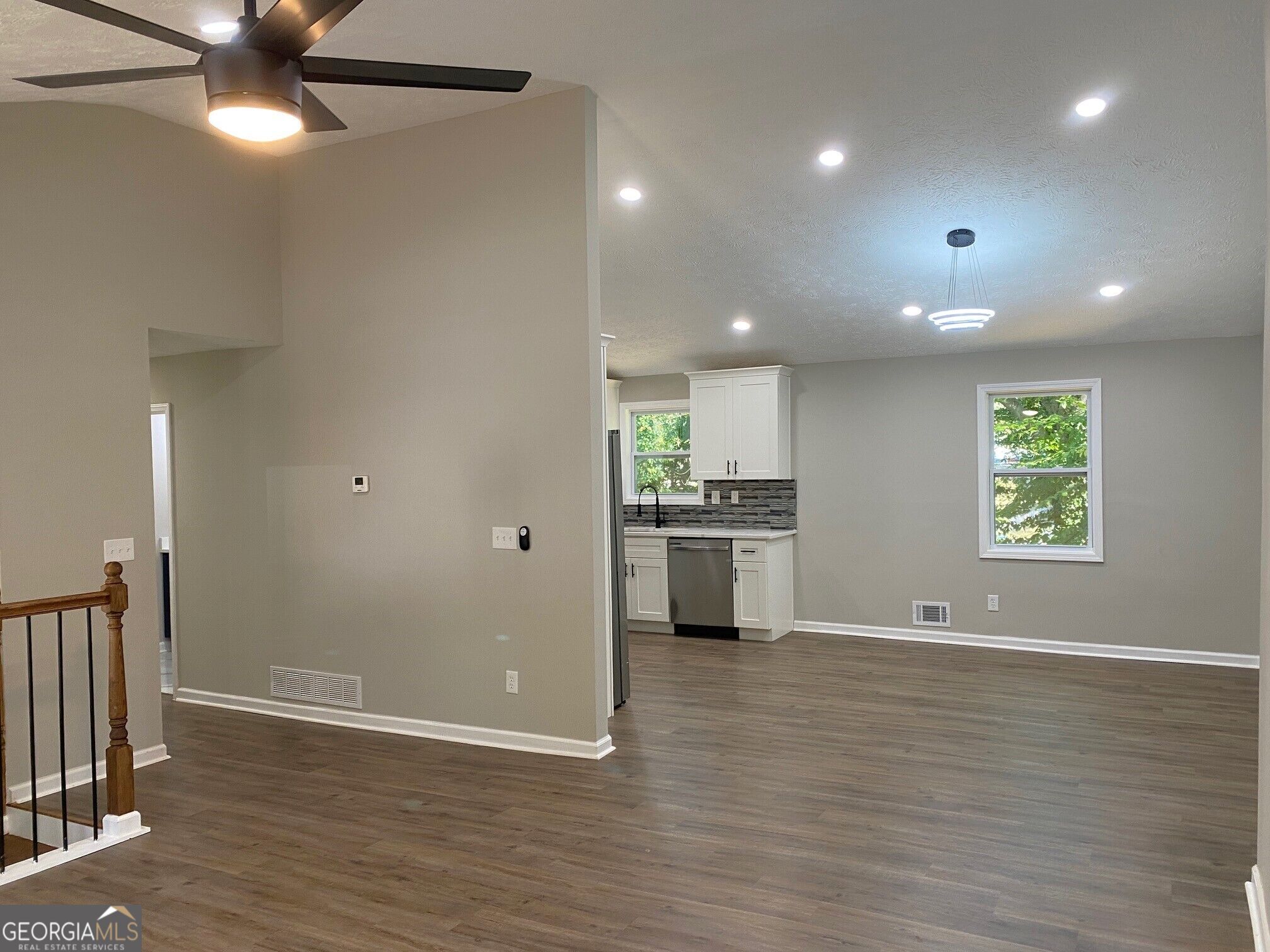 1413 Silver Lake Drive Property Photo 8