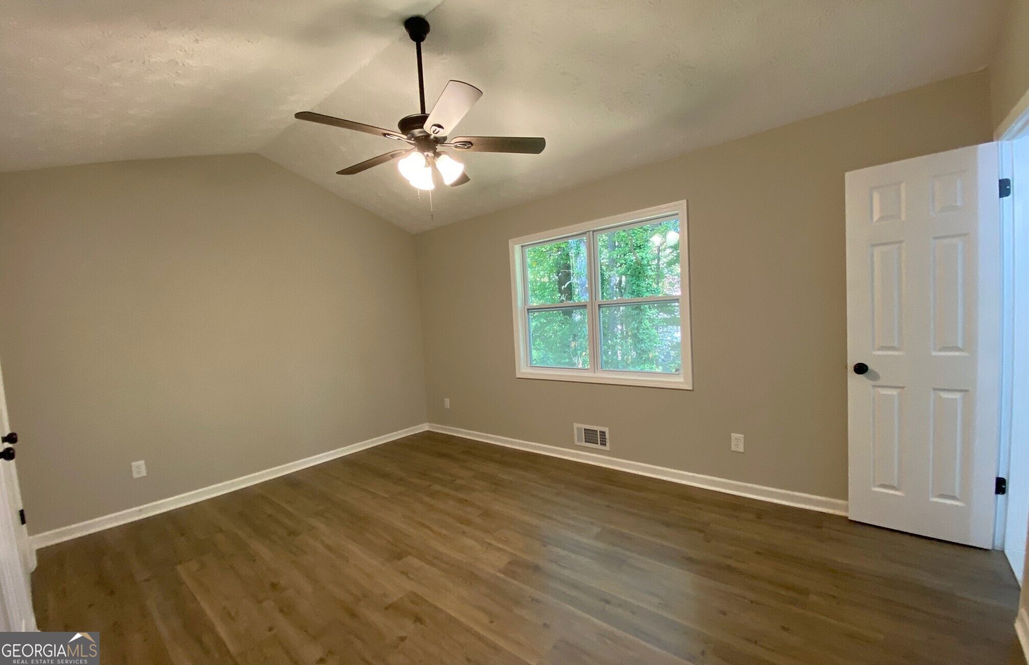 1413 Silver Lake Drive Property Photo 9