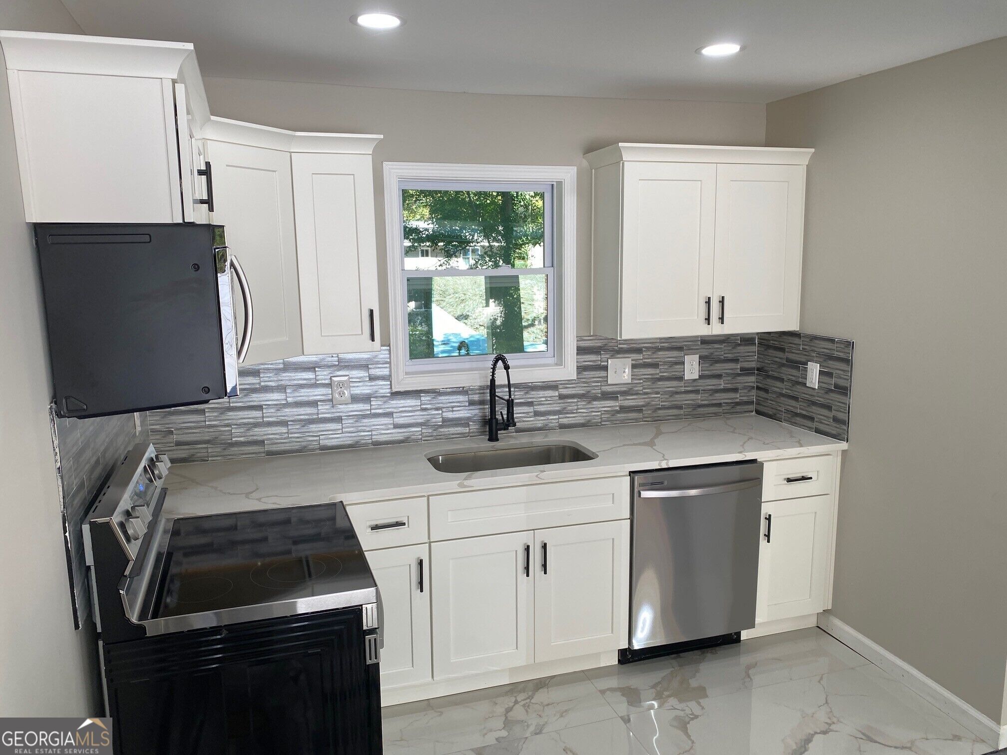 1413 Silver Lake Drive Property Photo 19