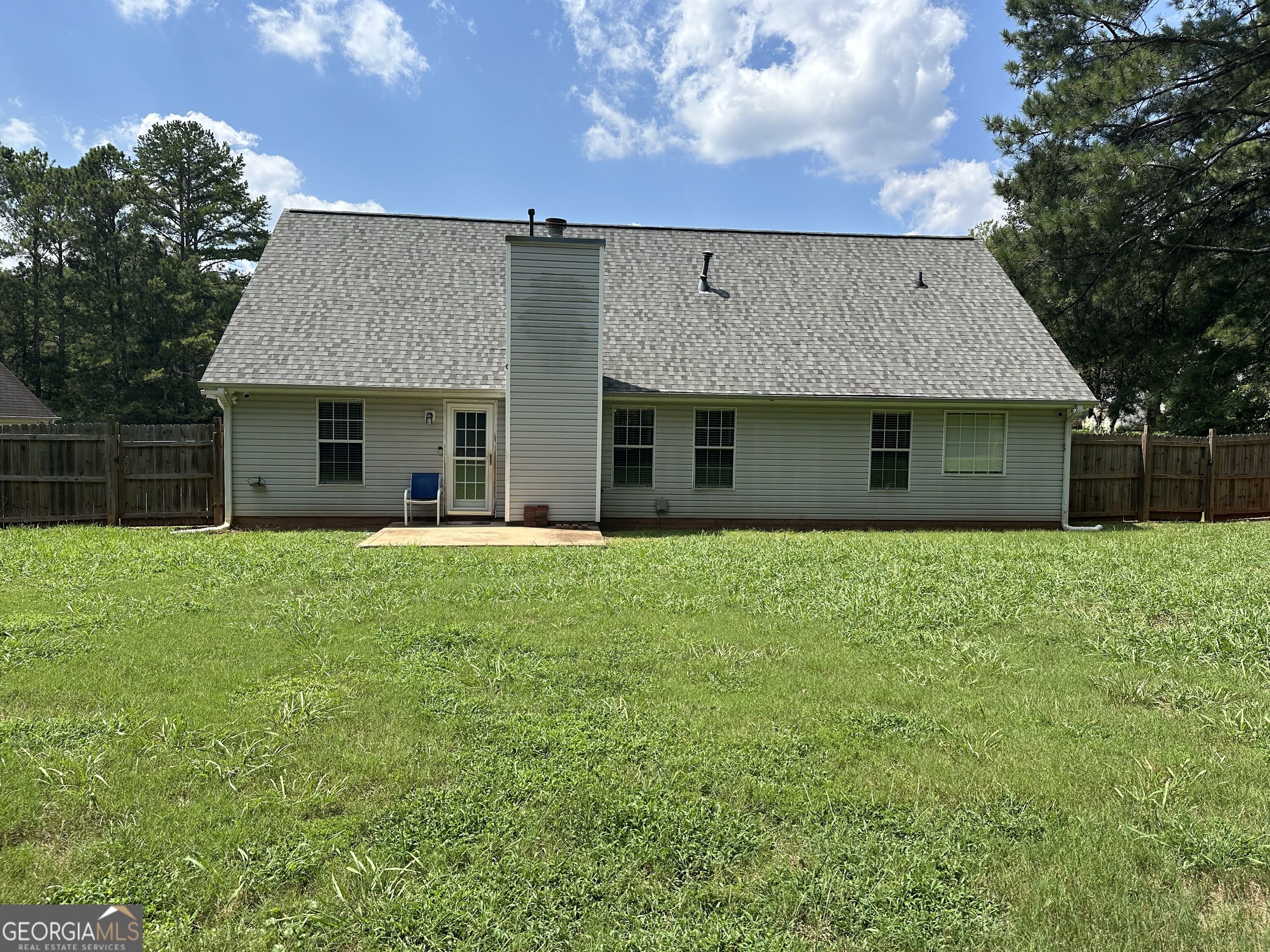 30 Syracuse Lane Property Photo 2