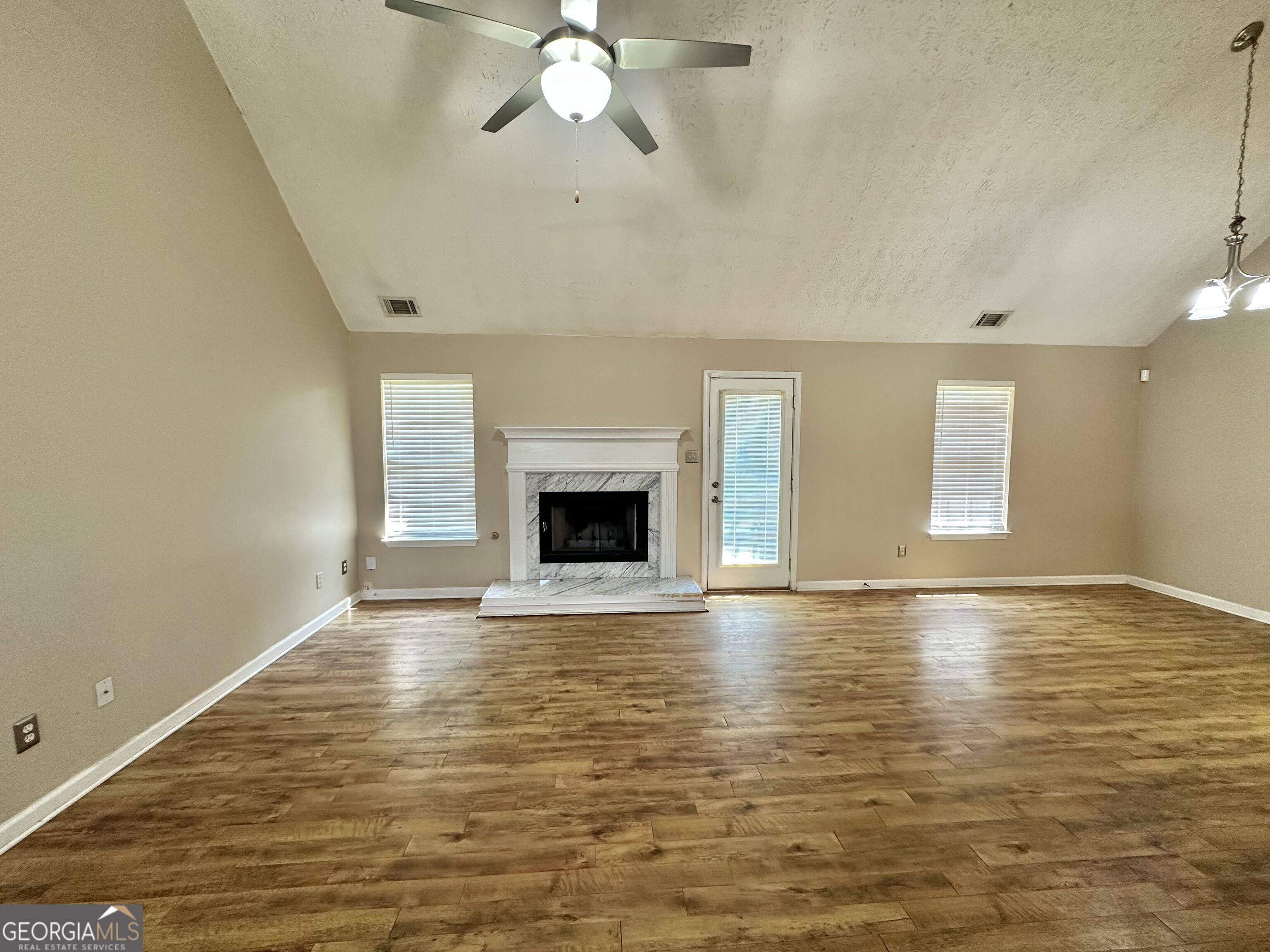 30 Syracuse Lane Property Photo 4