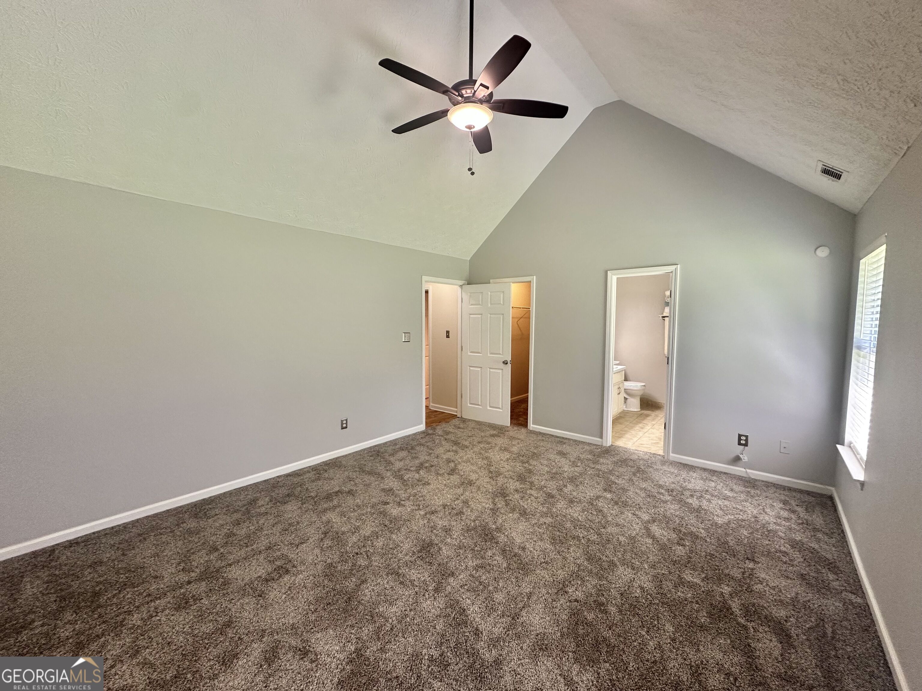 30 Syracuse Lane Property Photo 11