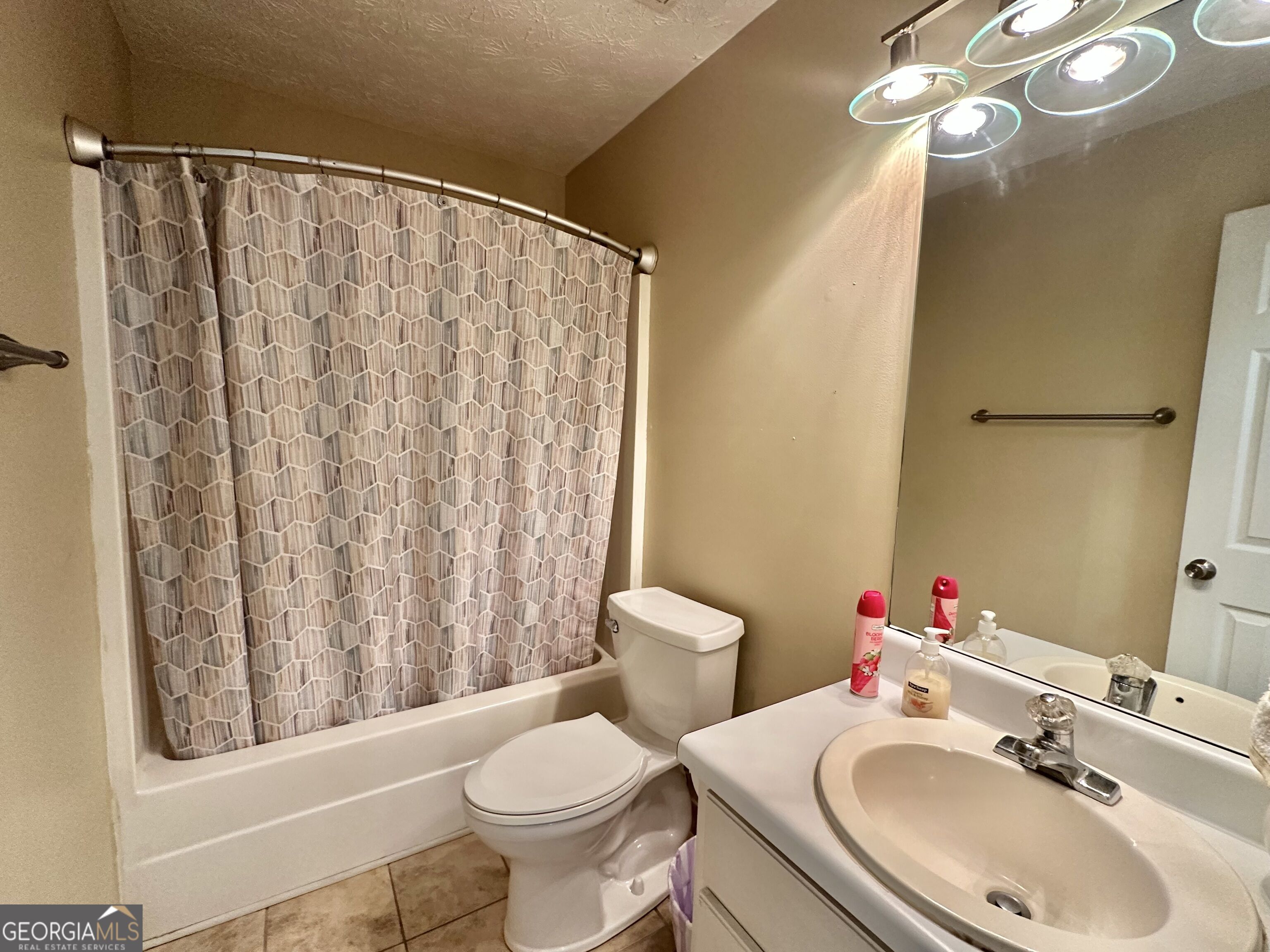 30 Syracuse Lane Property Photo 13