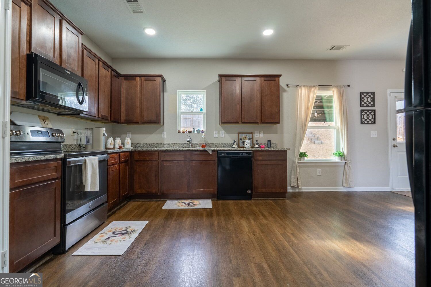 735 Walnut Creek Circle Property Photo 2