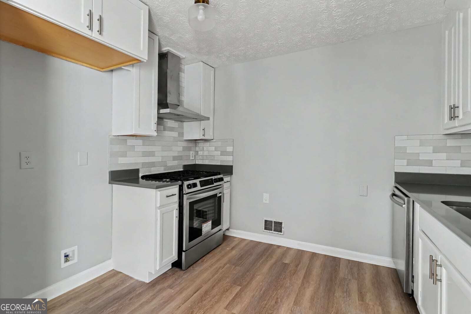 8908 Thomas Road Property Photo 7