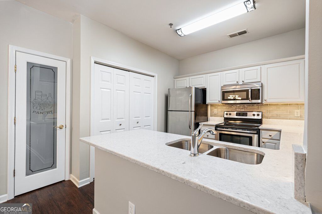 222 Riverstone Place Property Photo 17