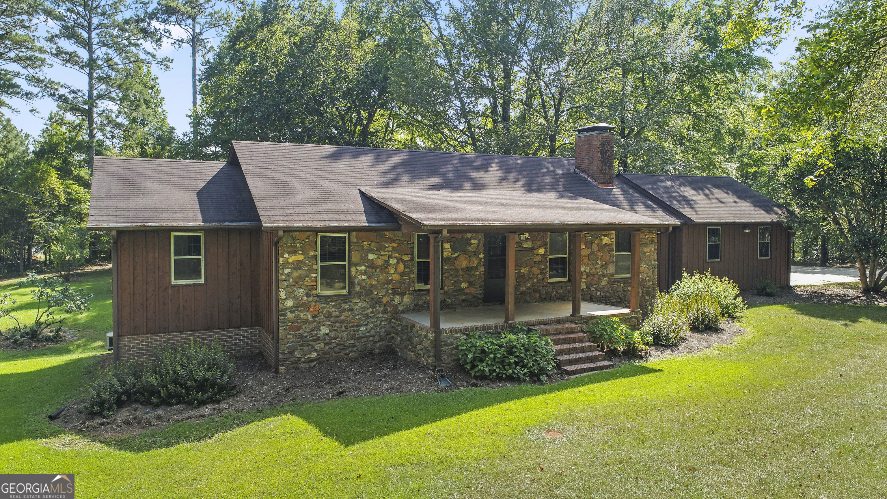 624 Old Jackson Road Property Photo 2