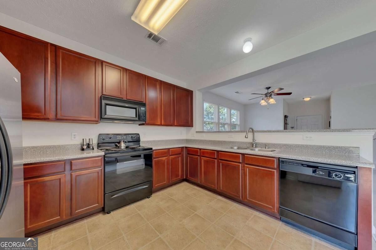 313 Oak Leaf Place Property Photo 17