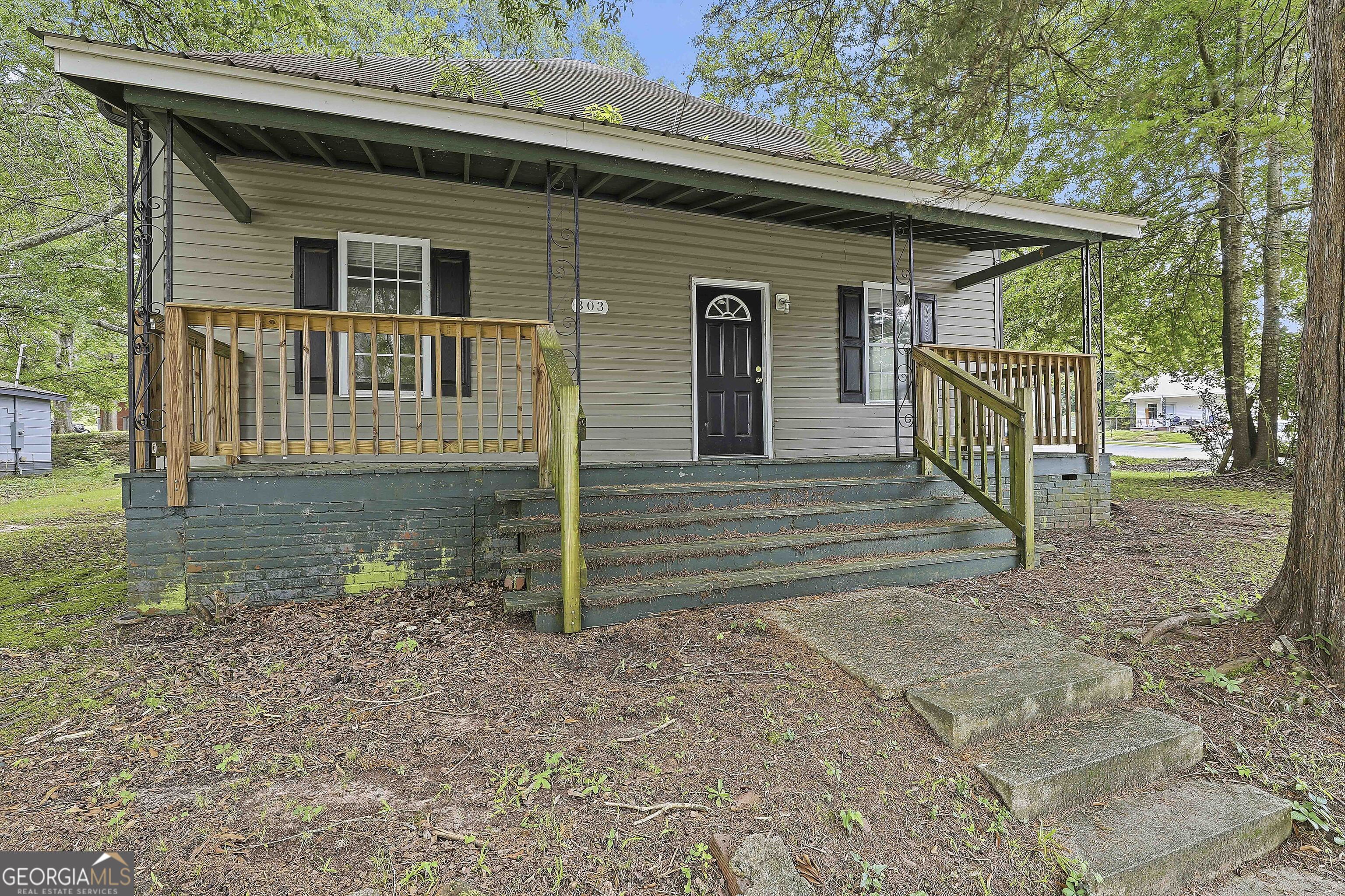 303 Askew Avenue Property Photo 1